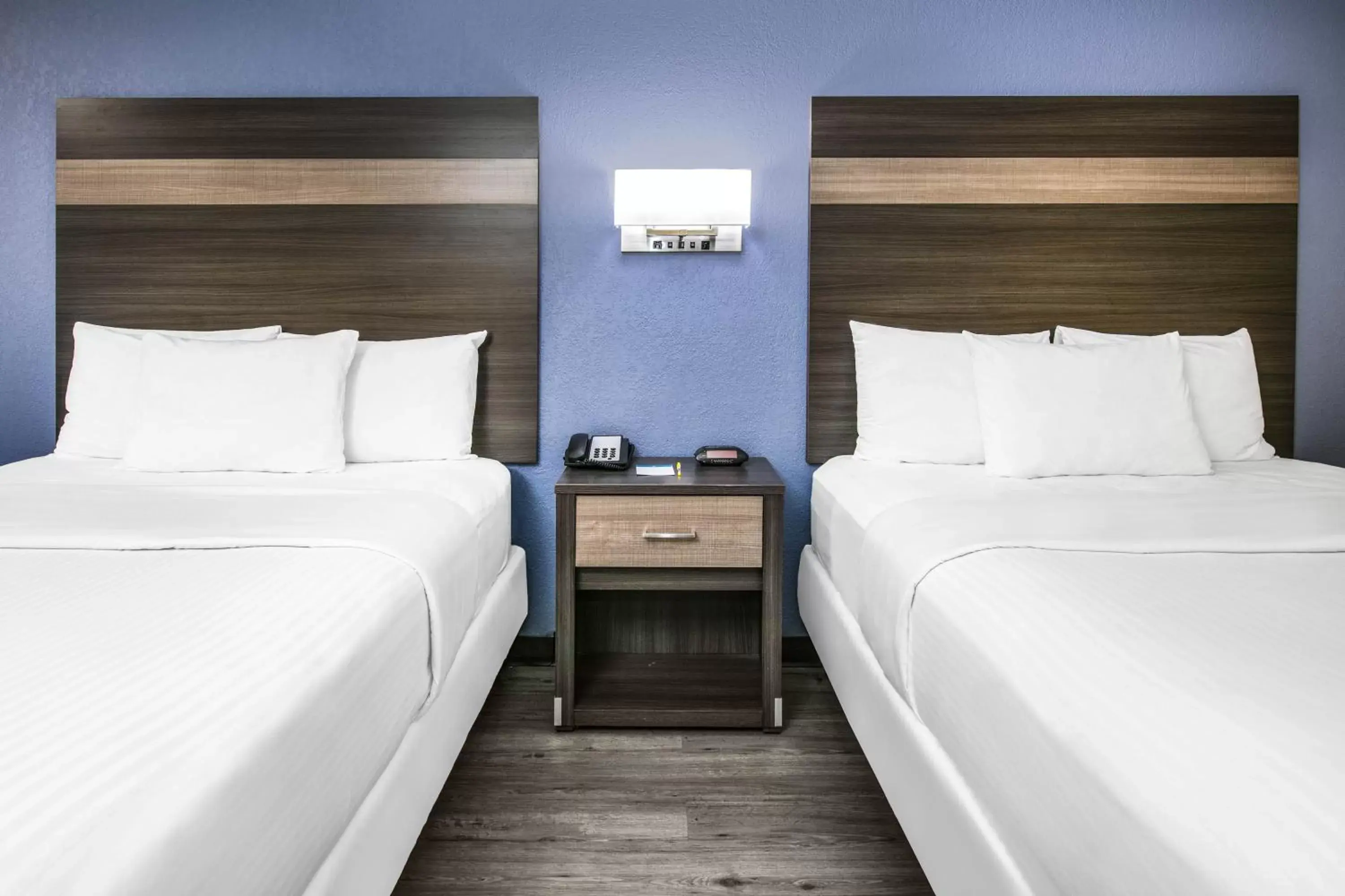 Bed in Days Inn by Wyndham Waco Near Downtown University Bed in Days Inn by Wyndham Waco Near Downtown University