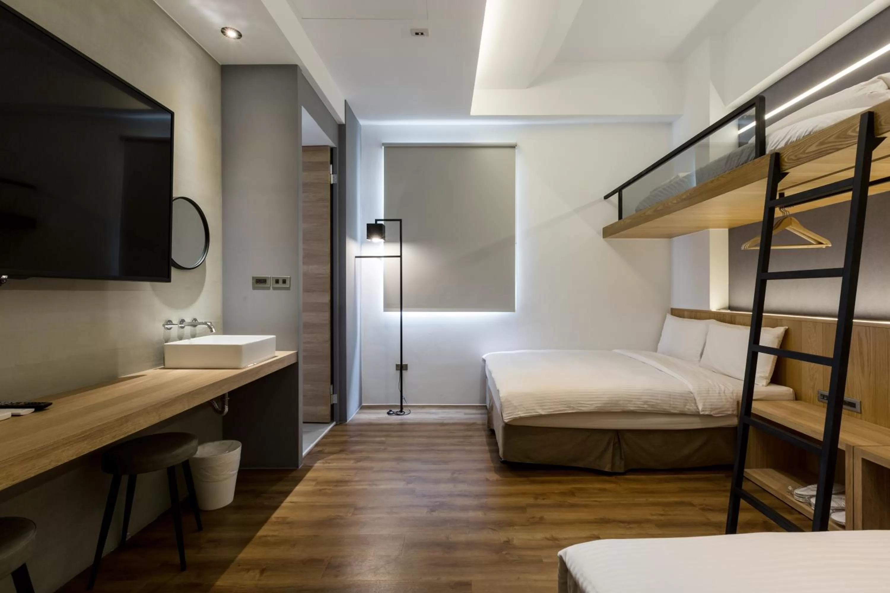 bunk bed, Bed in Green Hotel