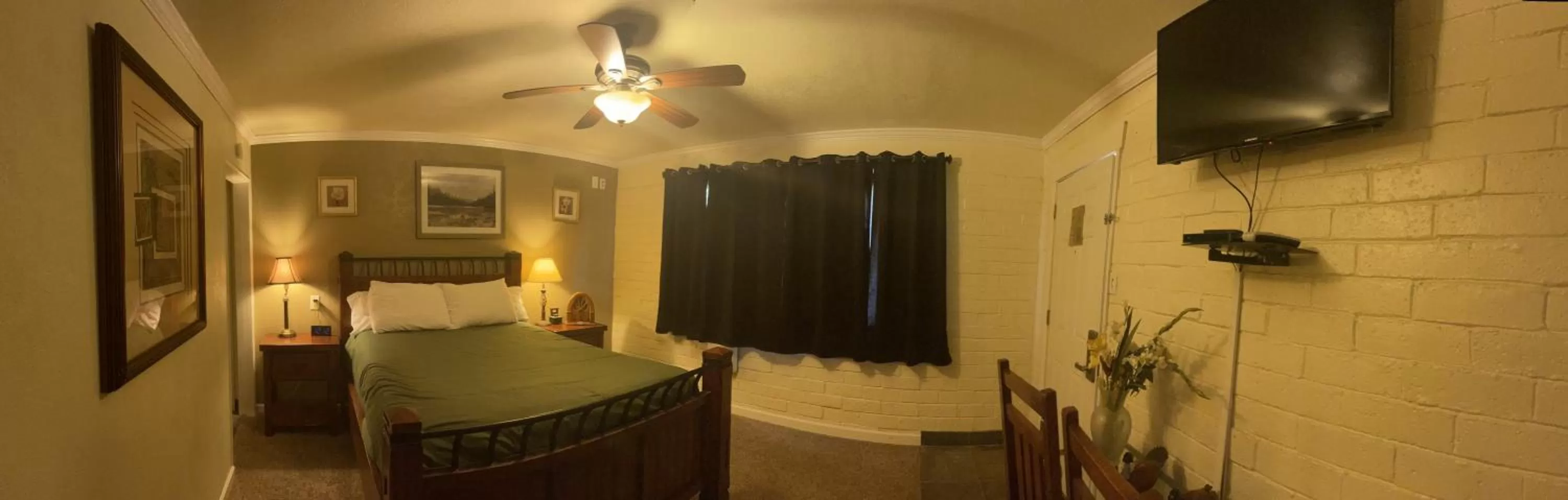 Bed in Sierra Woods Lodge