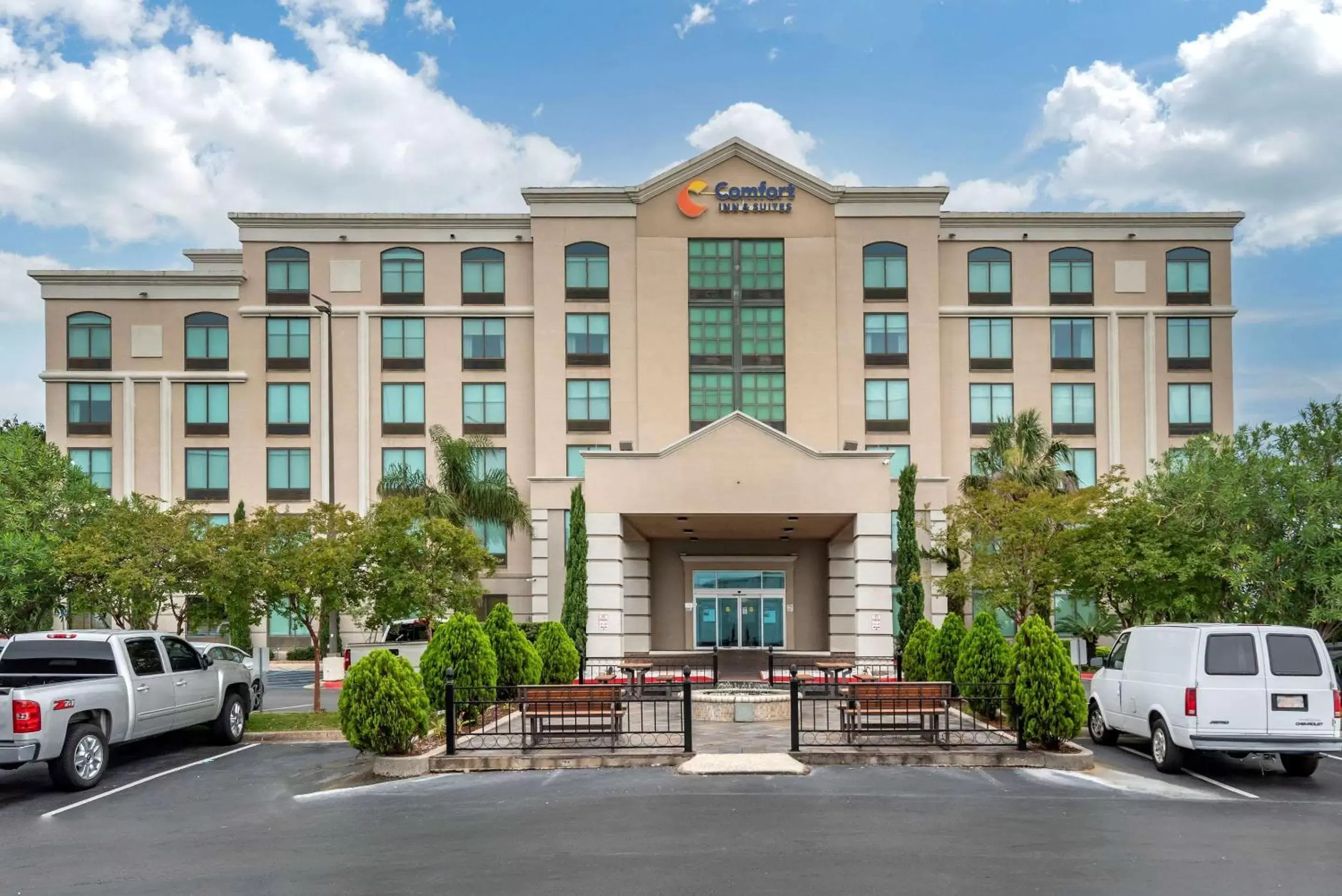 Property Building in Comfort Inn & Suites New Orleans Airport North