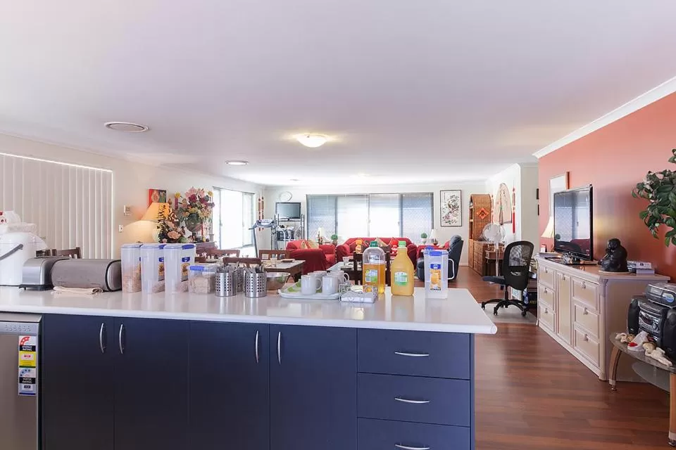 Communal kitchen in Arcadian Bed & Breakfast