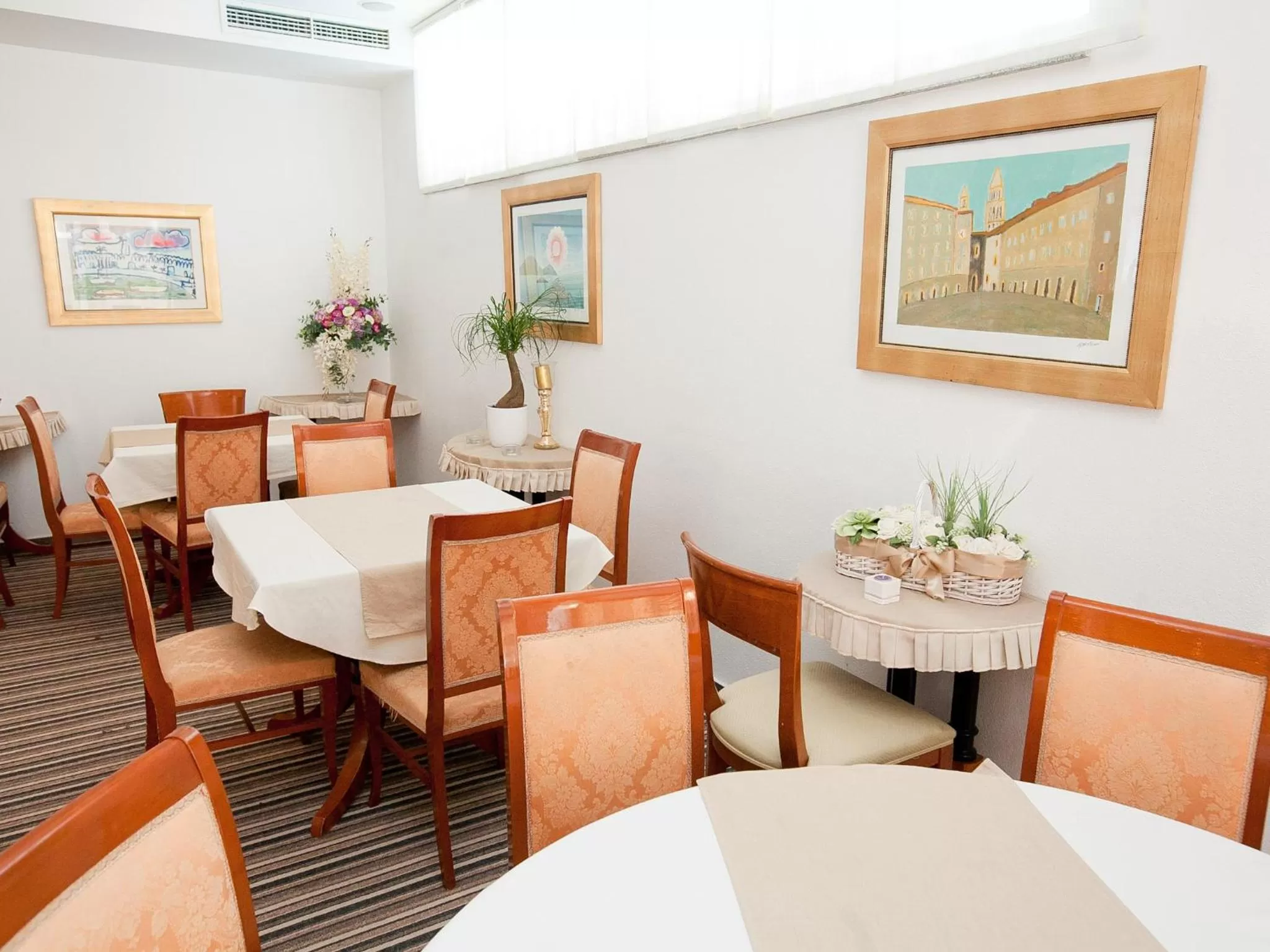 Restaurant/places to eat in Hotel ZaDar