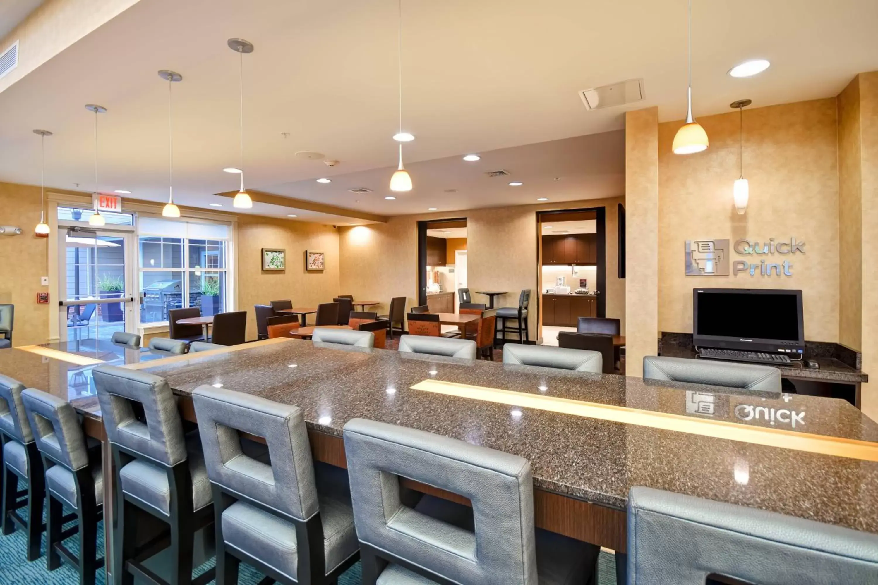 Restaurant/places to eat, Lounge/Bar in Residence Inn by Marriott Springfield Chicopee
