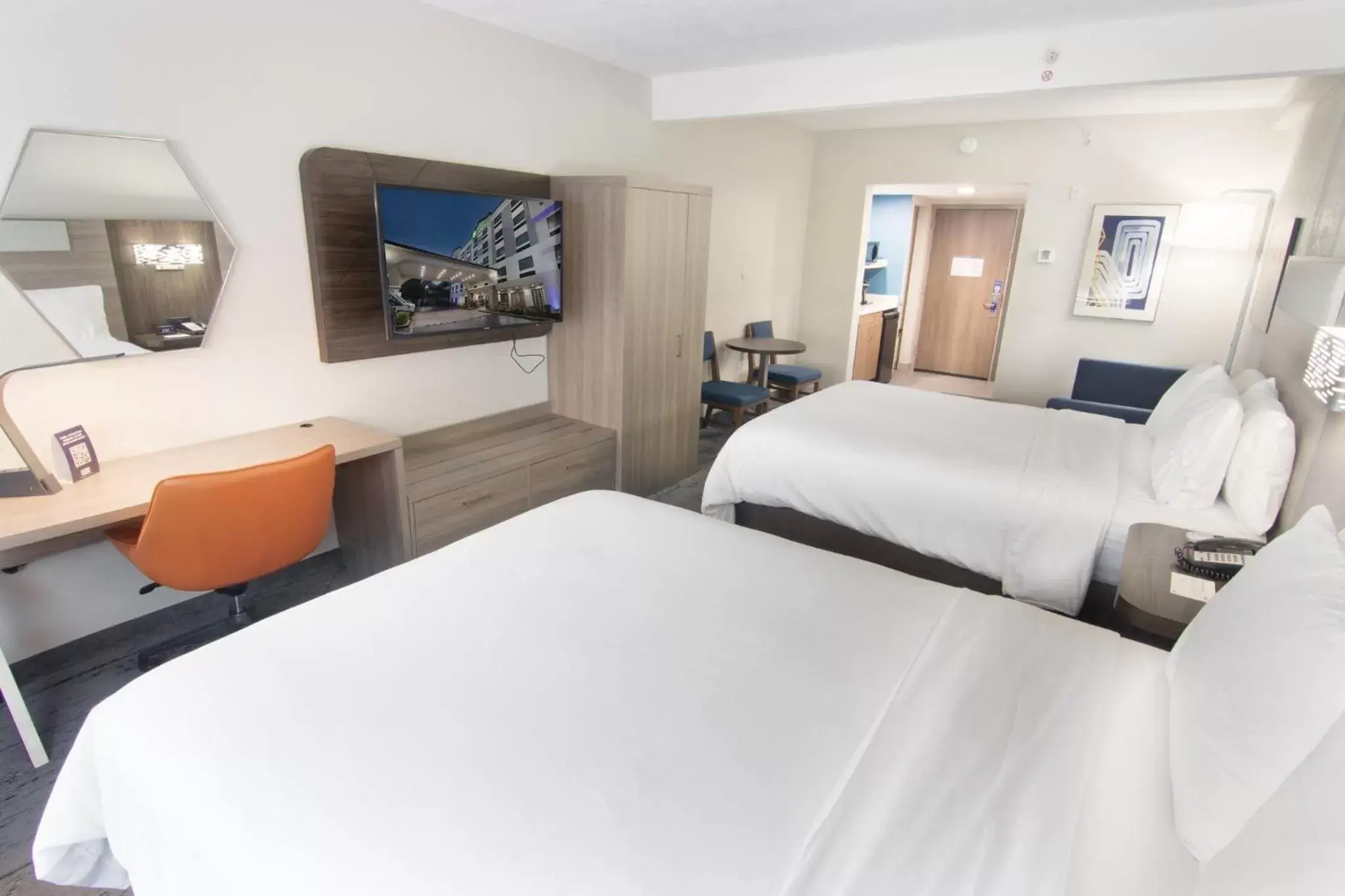 Photo of the whole room, Bed in Holiday Inn Express and Suites Fort Lauderdale Airport West, an IHG Hotel