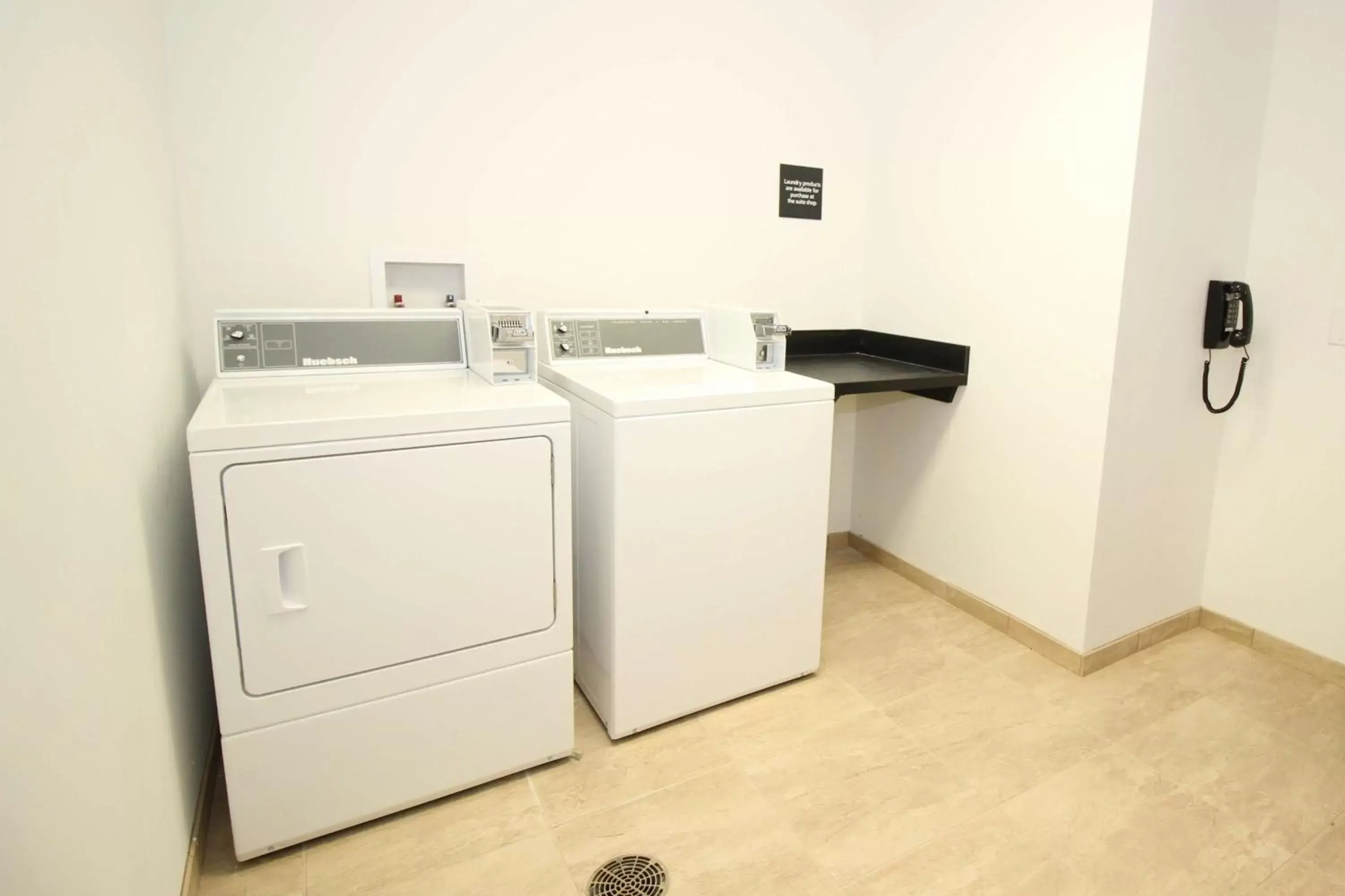 Property building in Hampton Inn and Suites Sandusky/Milan Property building in Hampton Inn and Suites Sandusky/Milan