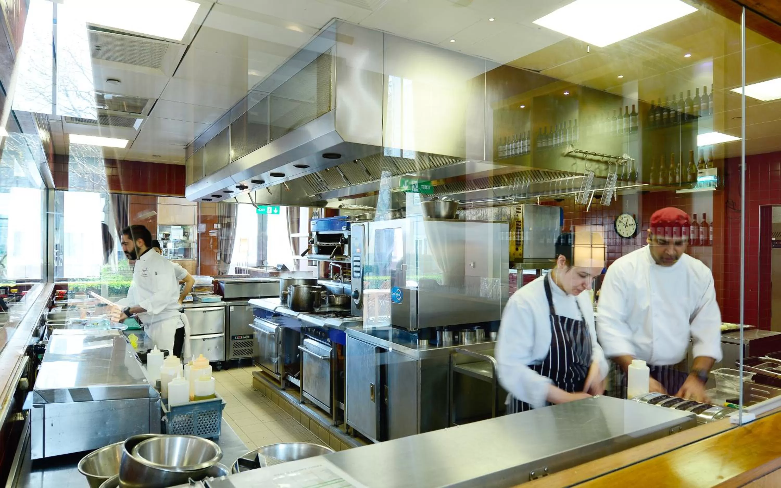 Restaurant/places to eat in Canary Riverside Plaza Hotel