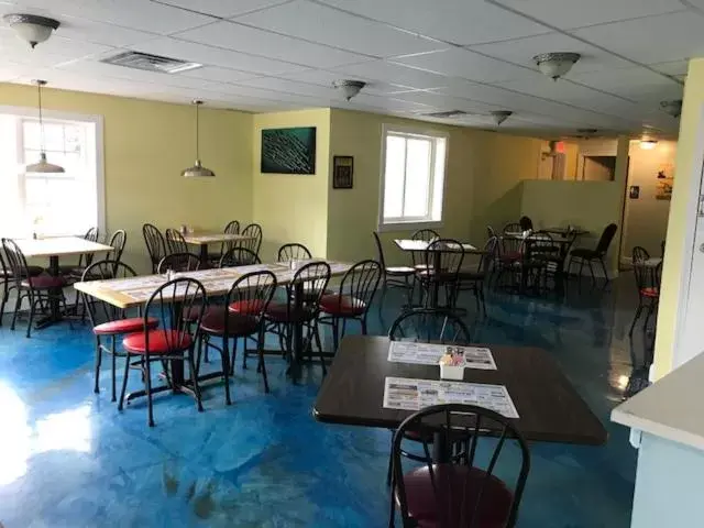 Restaurant/Places to Eat in Lake Inn