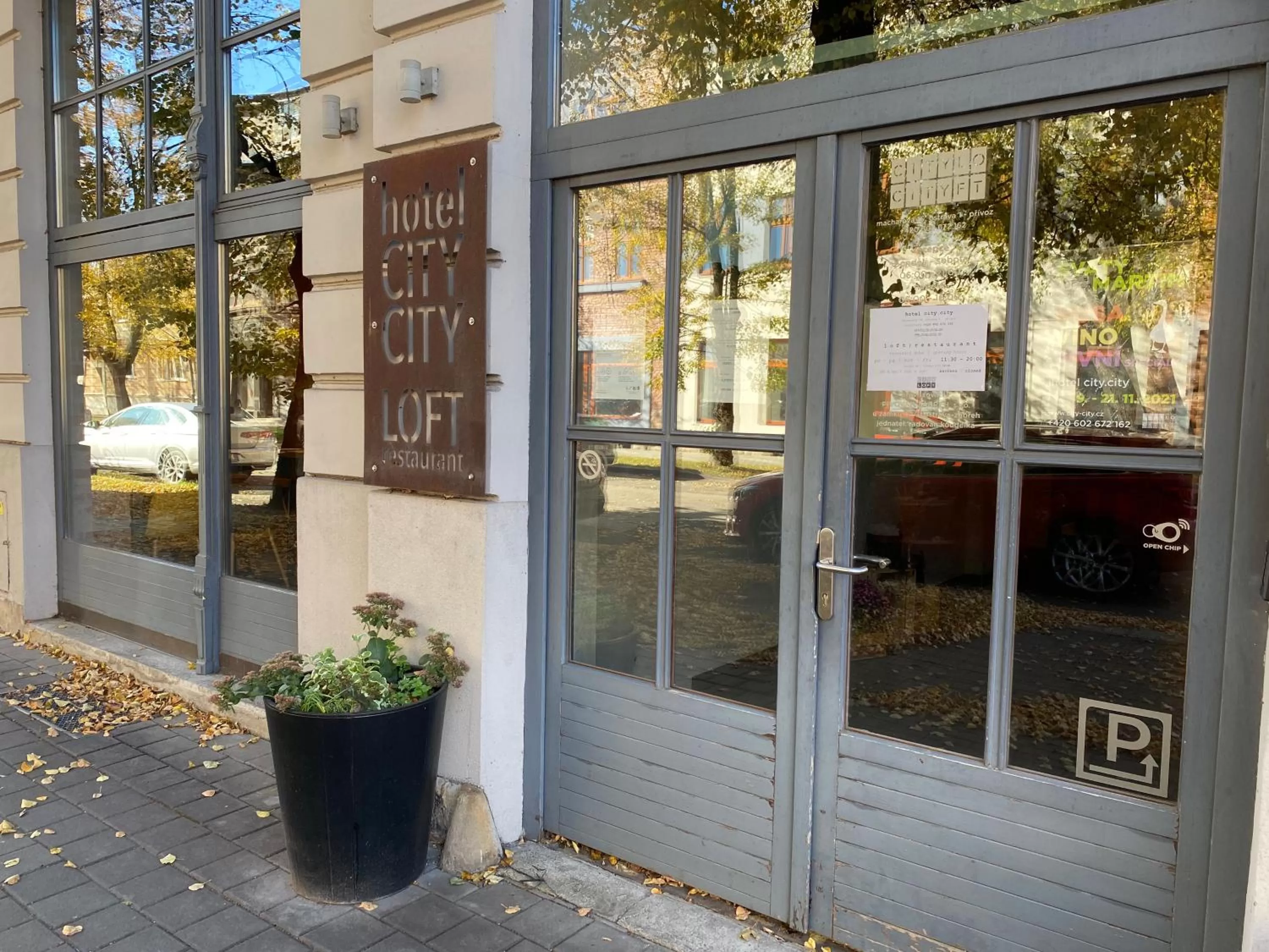 Facade/entrance in Hotel city.city