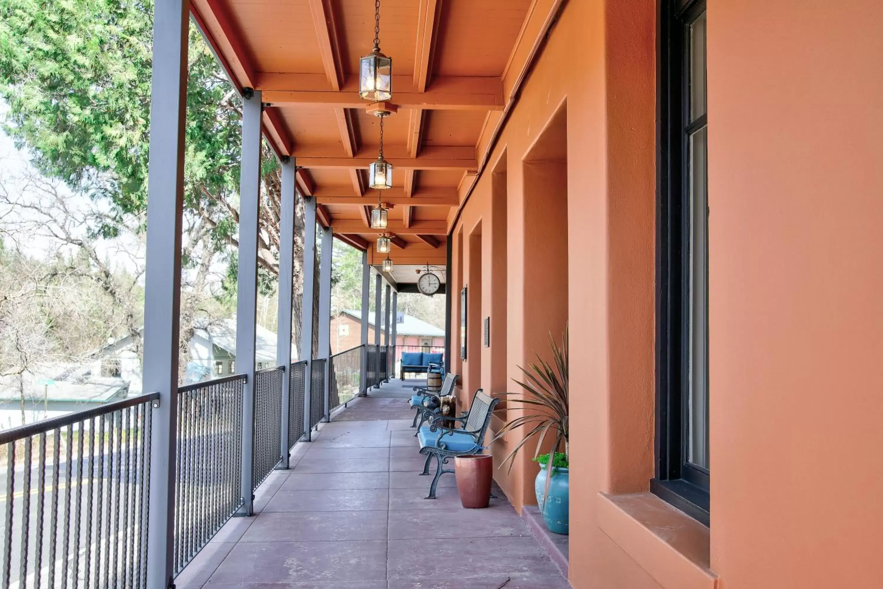 Living room, Balcony/Terrace in The Groveland Hotel