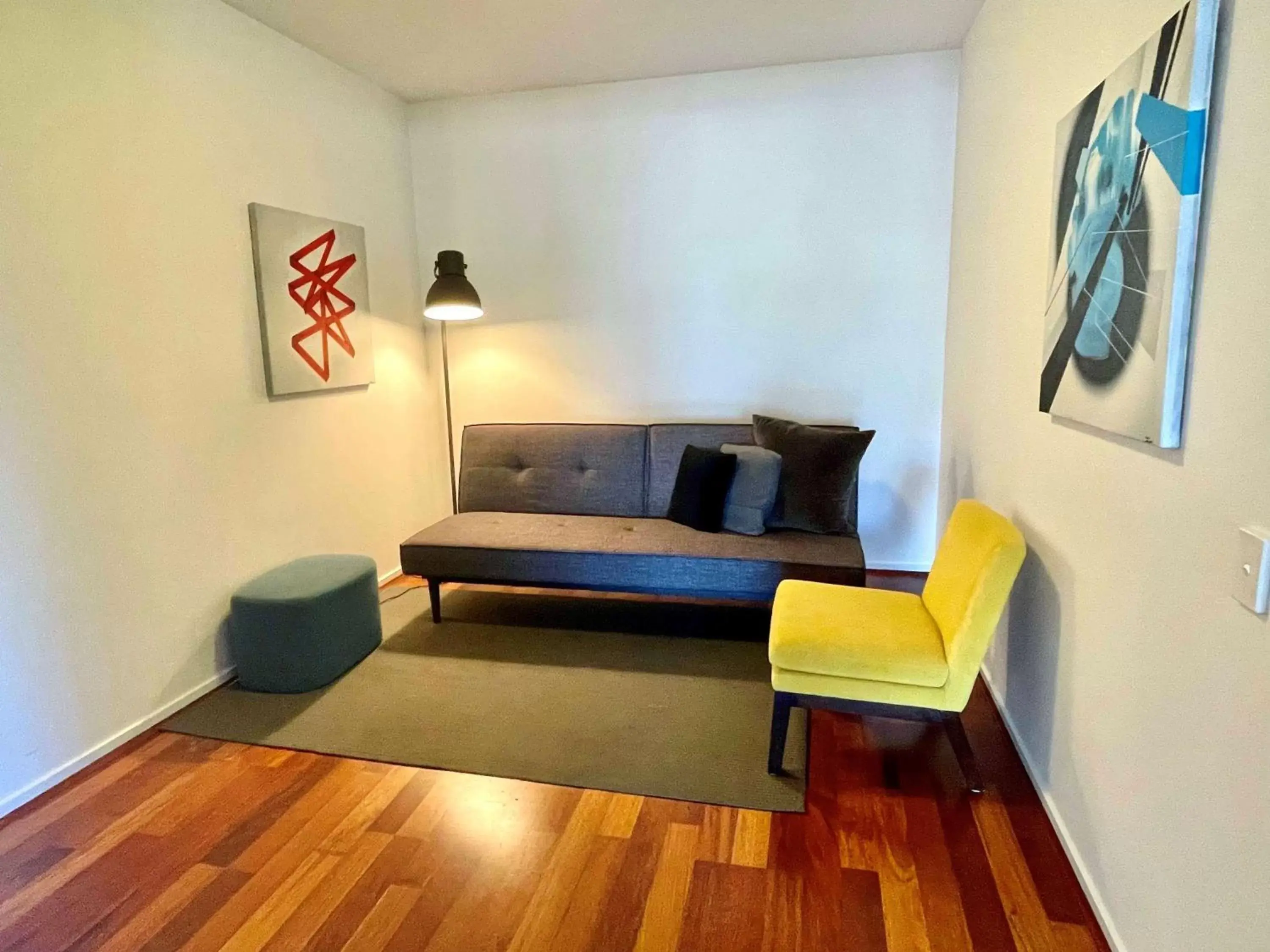 Bedroom, Seating Area in The Sebel Residences Melbourne Docklands Serviced Apartments