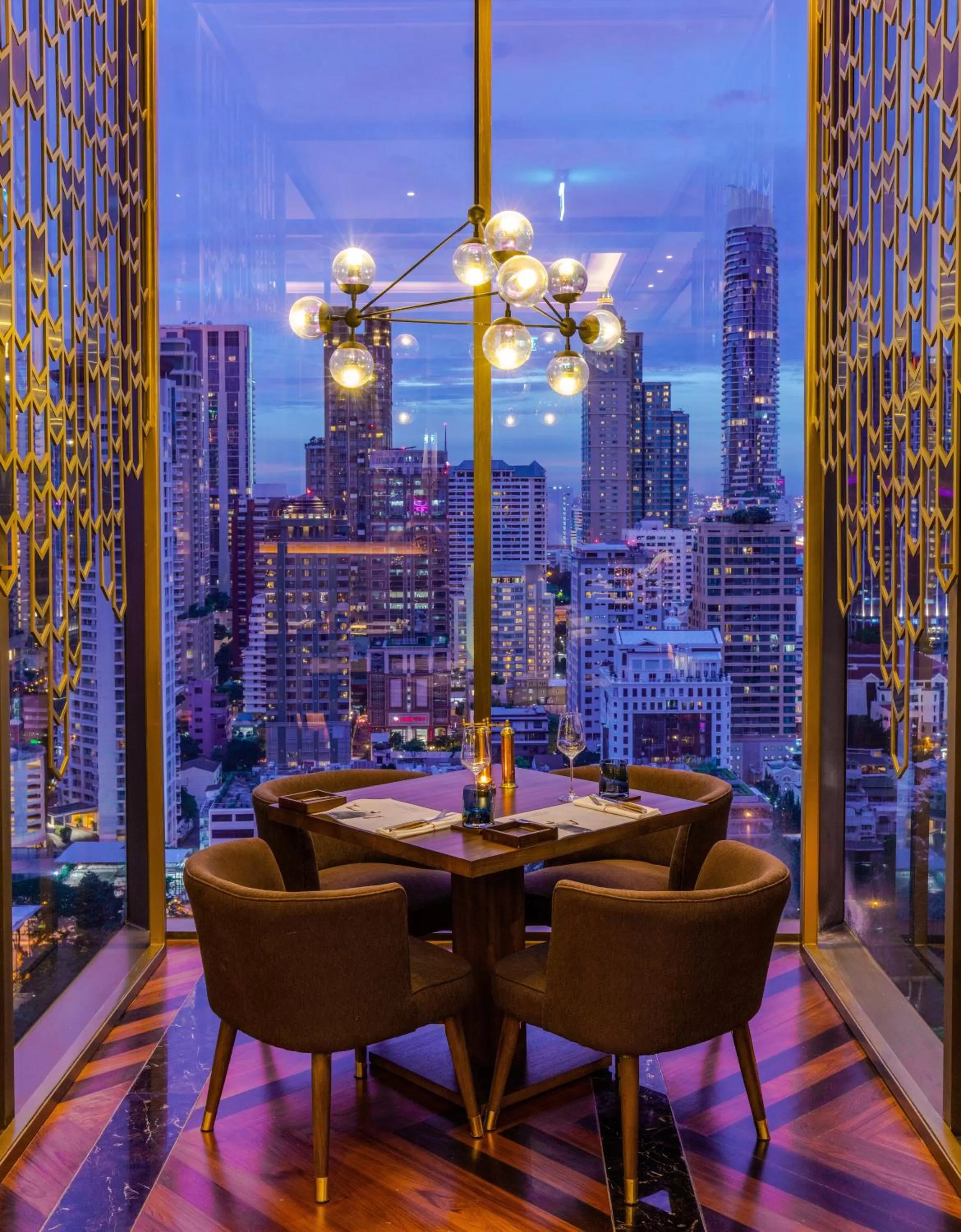 Restaurant/places to eat in Hotel Indigo Bangkok Wireless Road by IHG