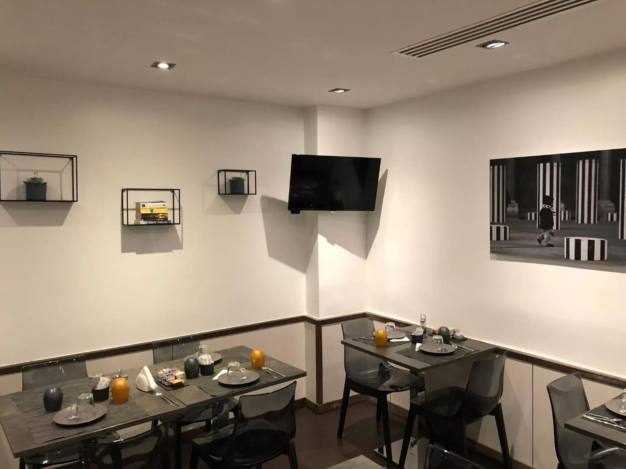 Food and drinks in Best Western Empire Elysees Food and drinks in Best Western Empire Elysees