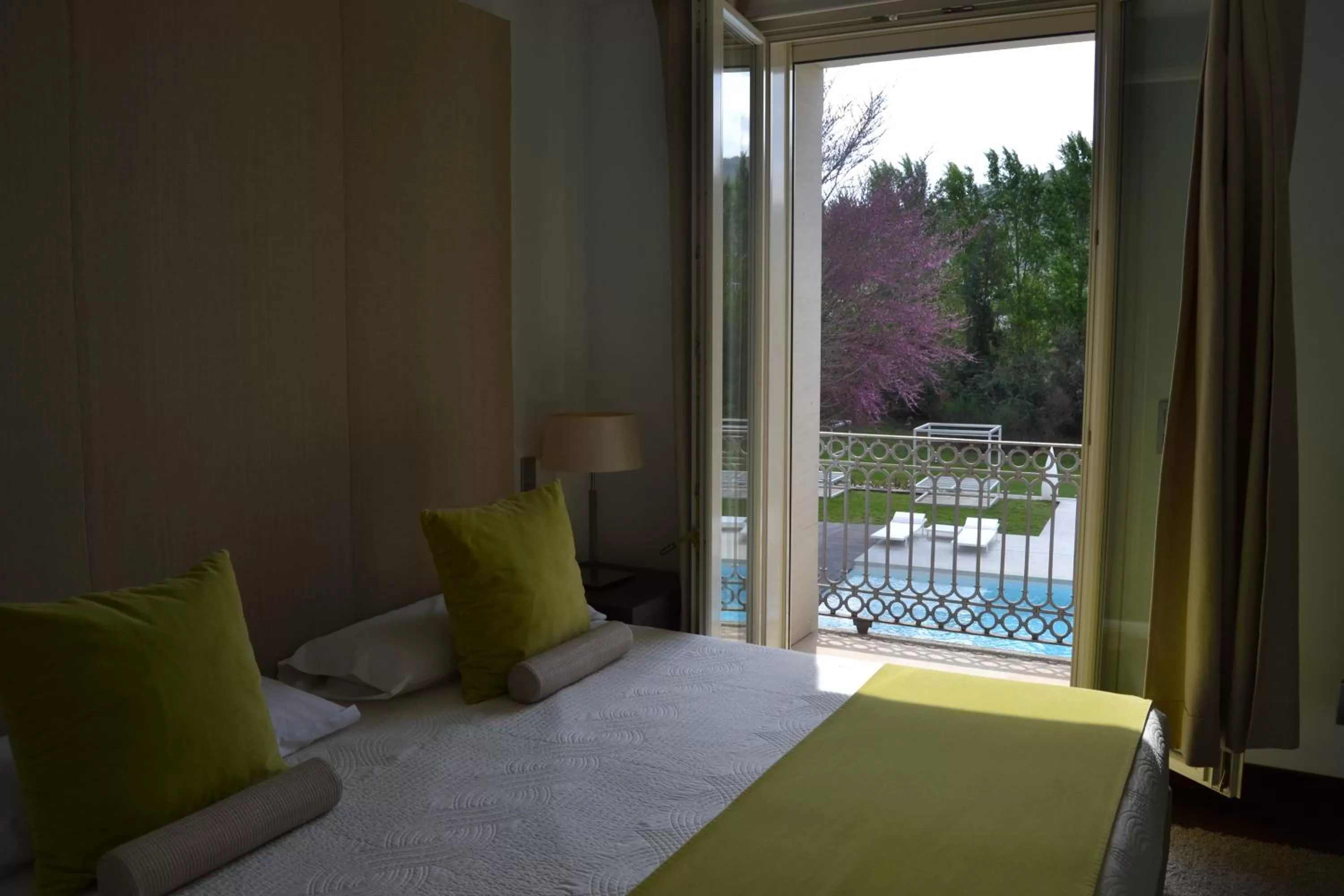 Patio, Bed in Hotel Ferrero - Singular's Hotels