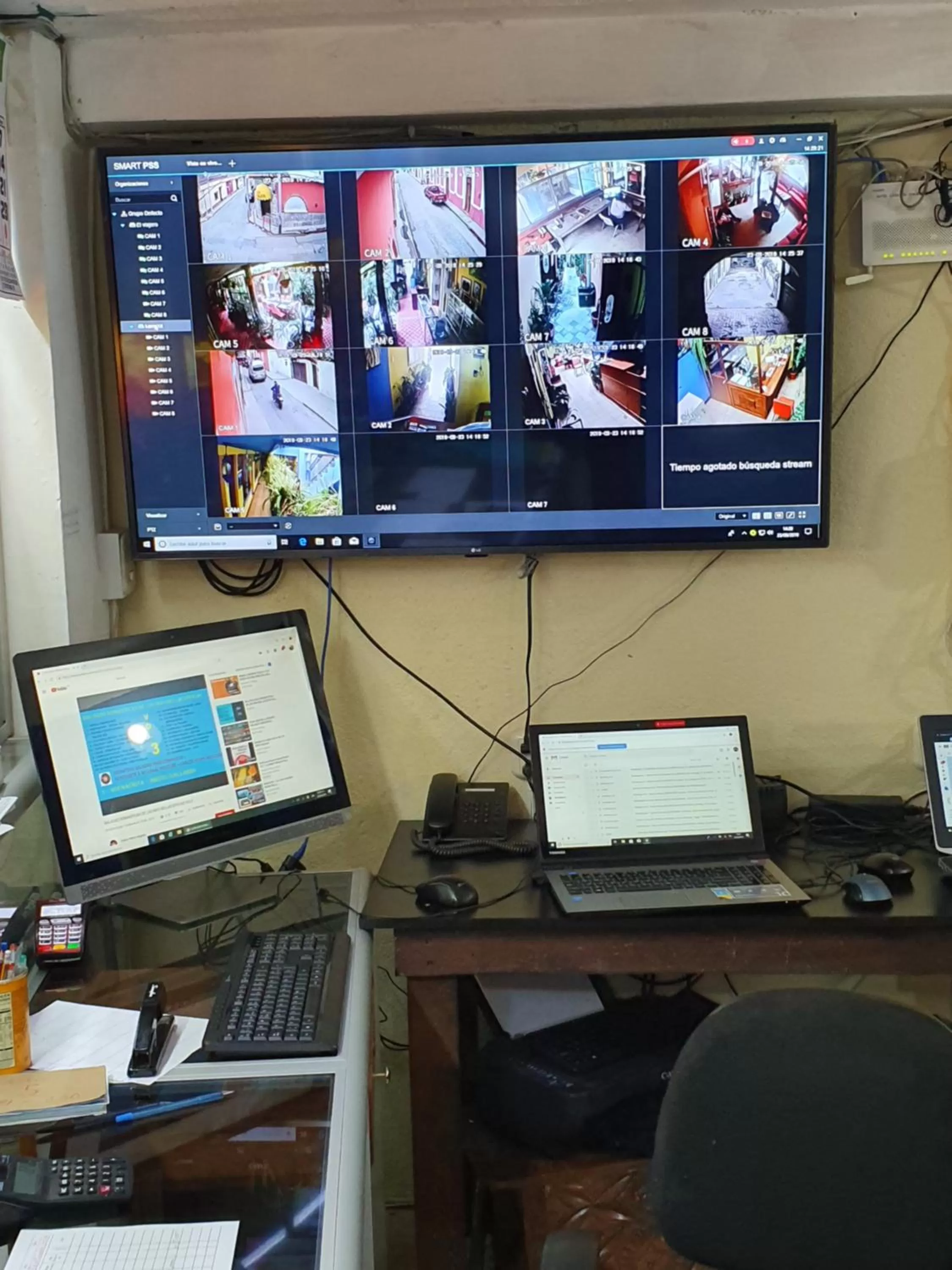 TV/Entertainment Center in hotel kasa kamelot 2