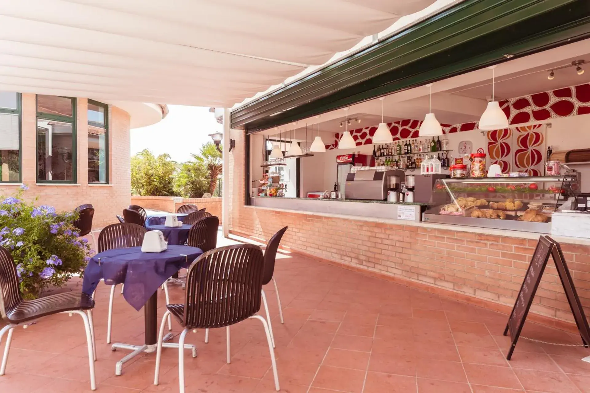 Restaurant/Places to Eat in Villaggio Mare Si