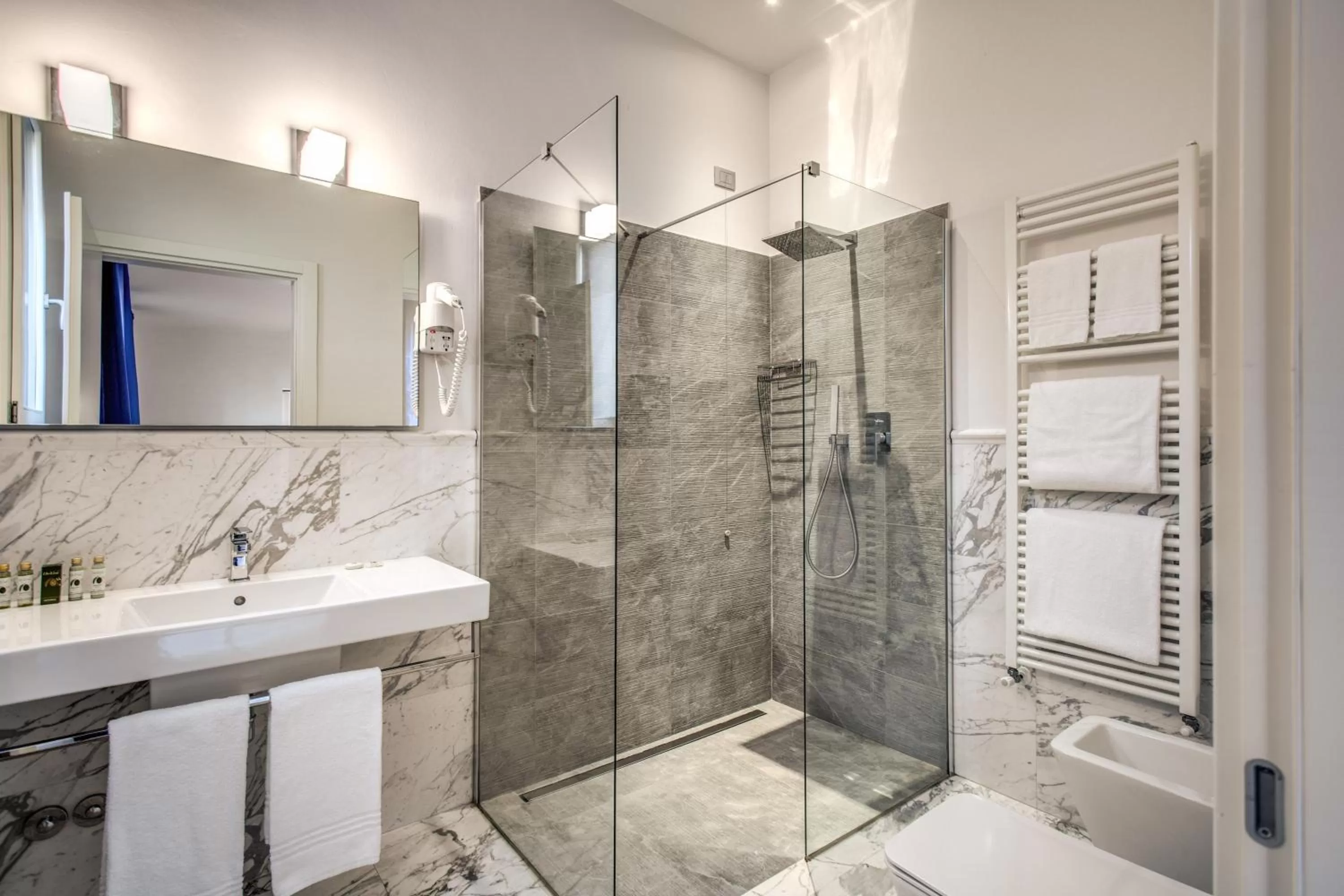 Shower in Hotel Boston