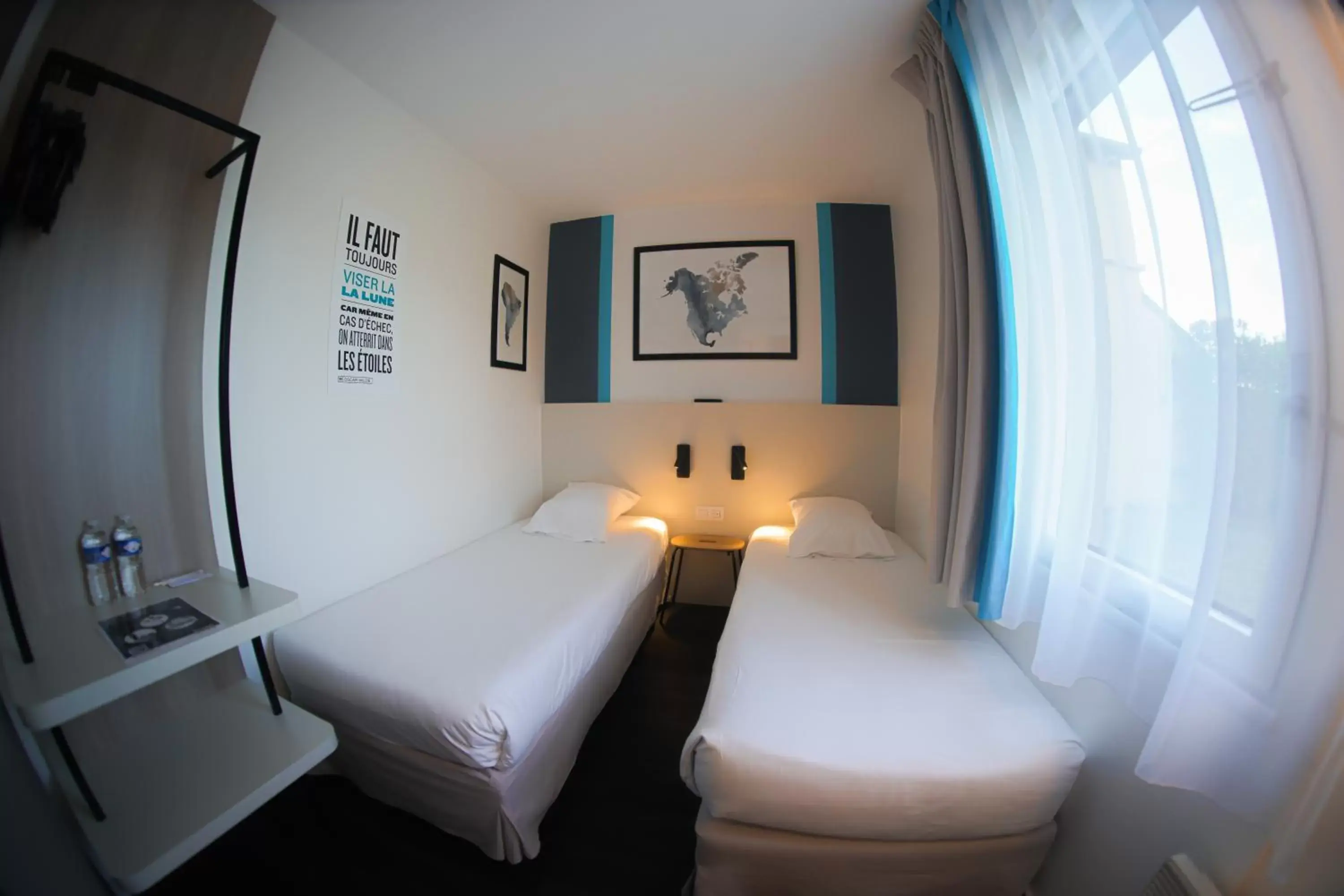 Bedroom, Bed in Kyriad Hôtel La Fleche