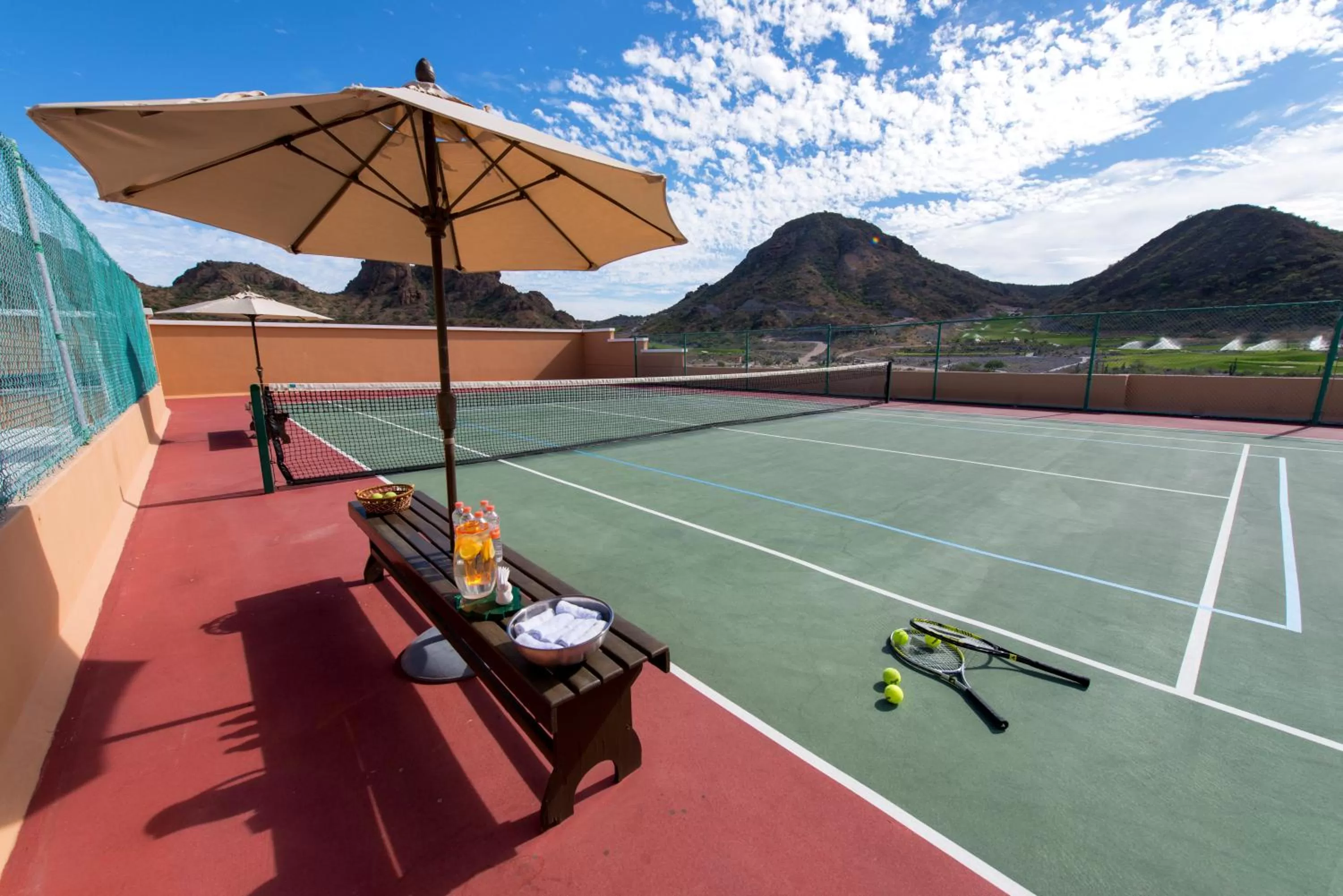 Tennis court in Villa del Palmar at the Islands of Loreto