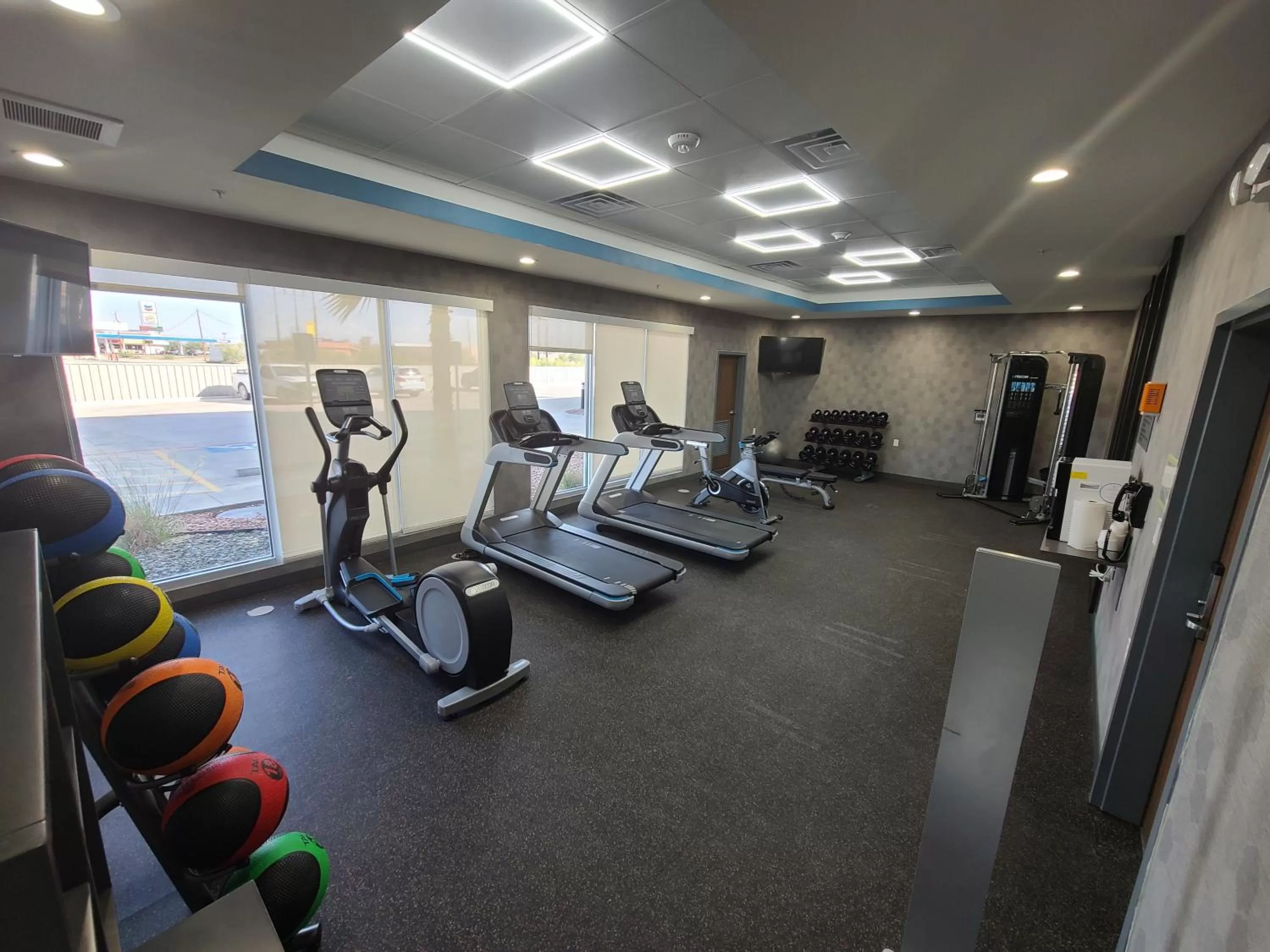 Fitness centre/facilities in La Quinta Inn & Suites by Wyndham Fort Stockton Northeast