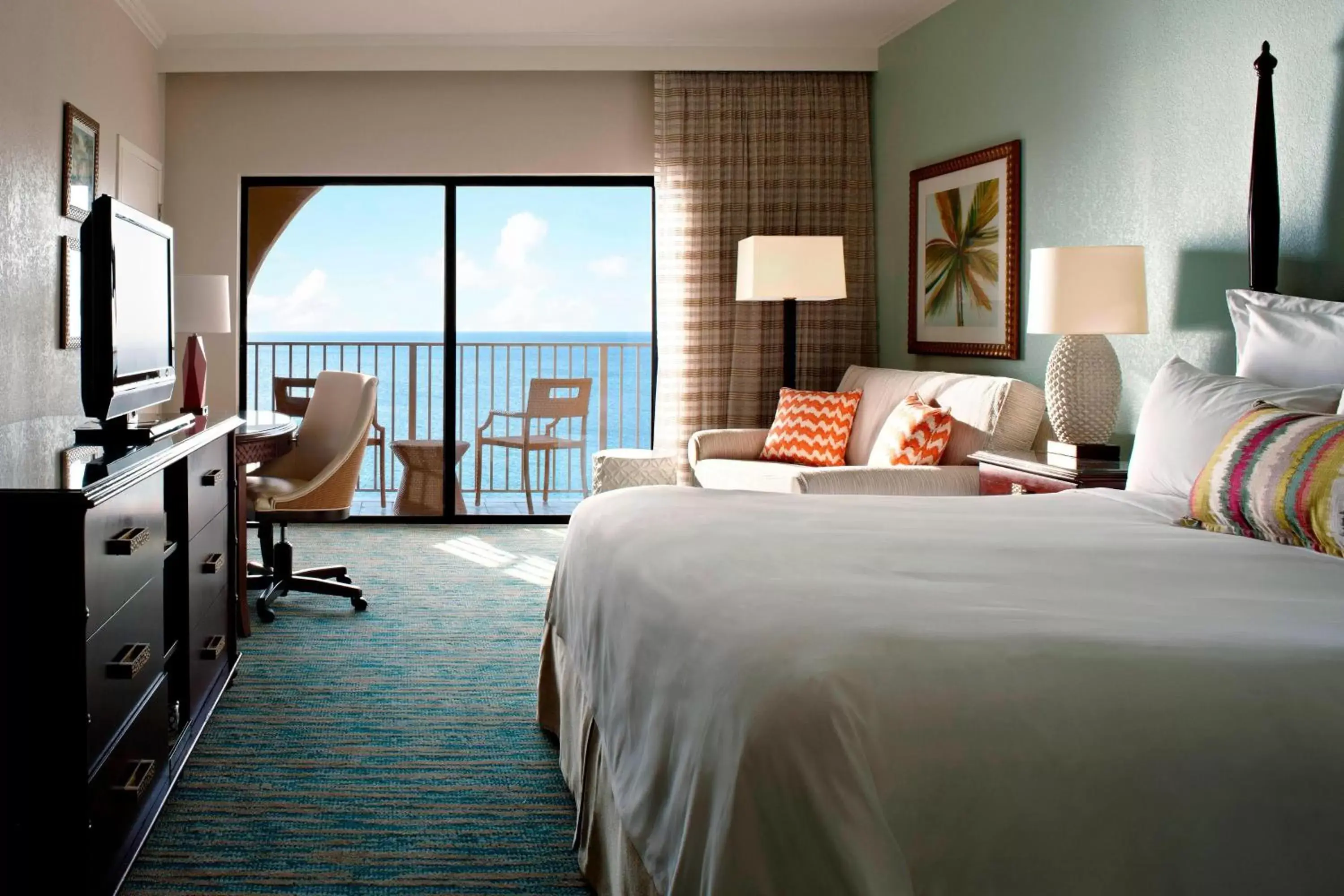 Photo of the whole room in Grand Cayman Marriott Resort