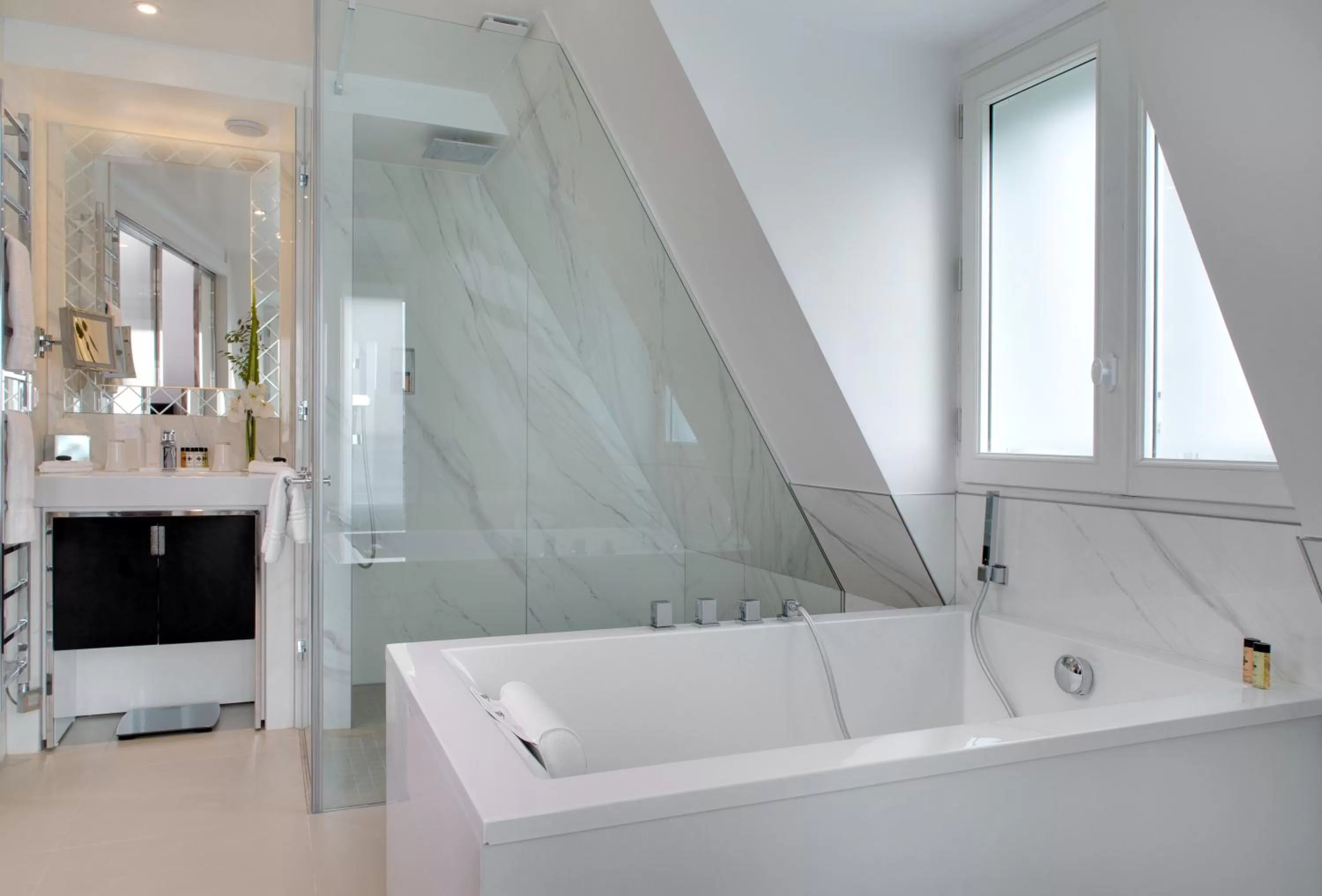 Bathroom in La Villa Haussmann