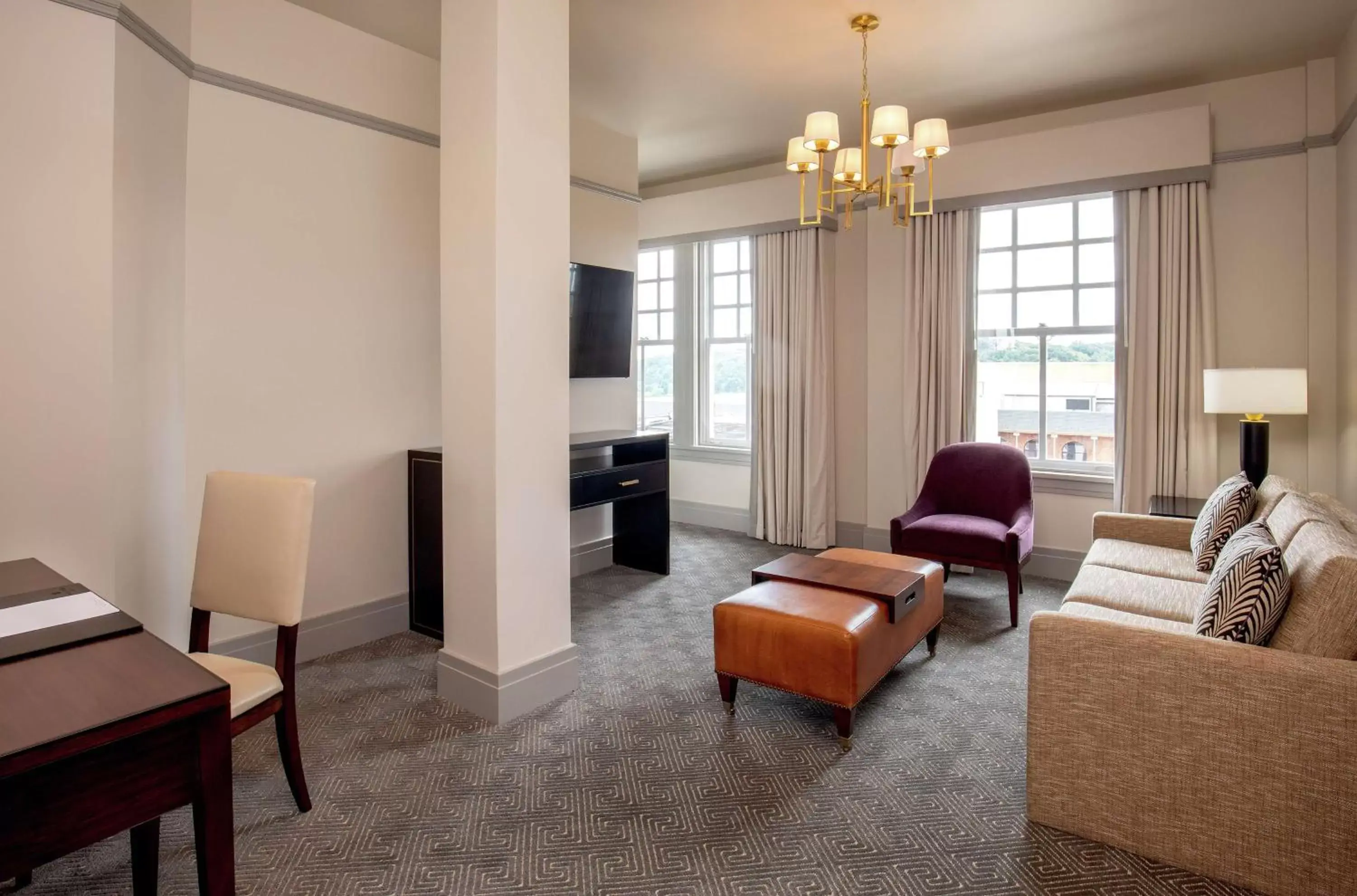 Bedroom in The Virginian Lynchburg, Curio Collection By Hilton Bedroom in The Virginian Lynchburg, Curio Collection By Hilton