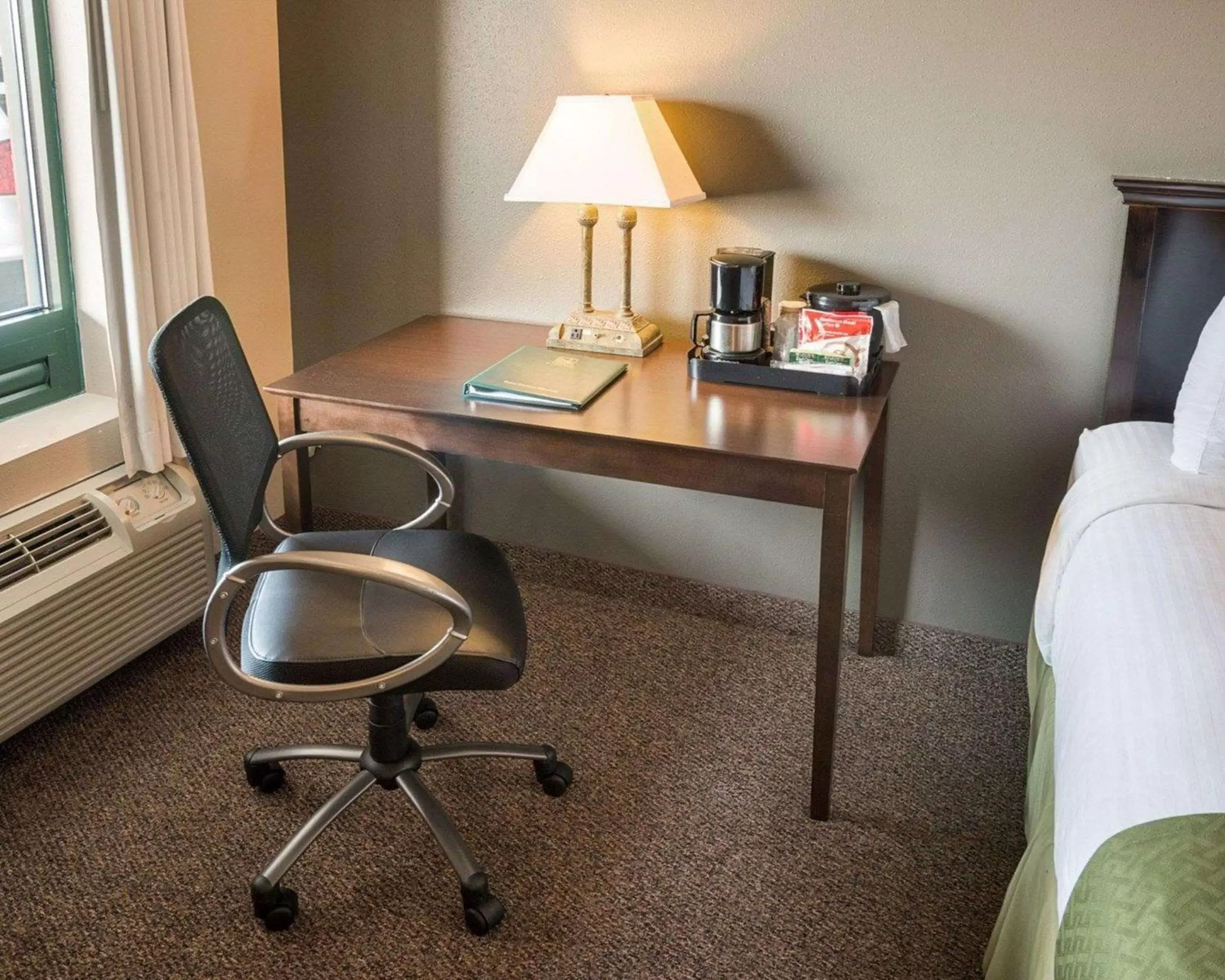 Photo of the whole room in Quality Inn Ashland - Lake Superior