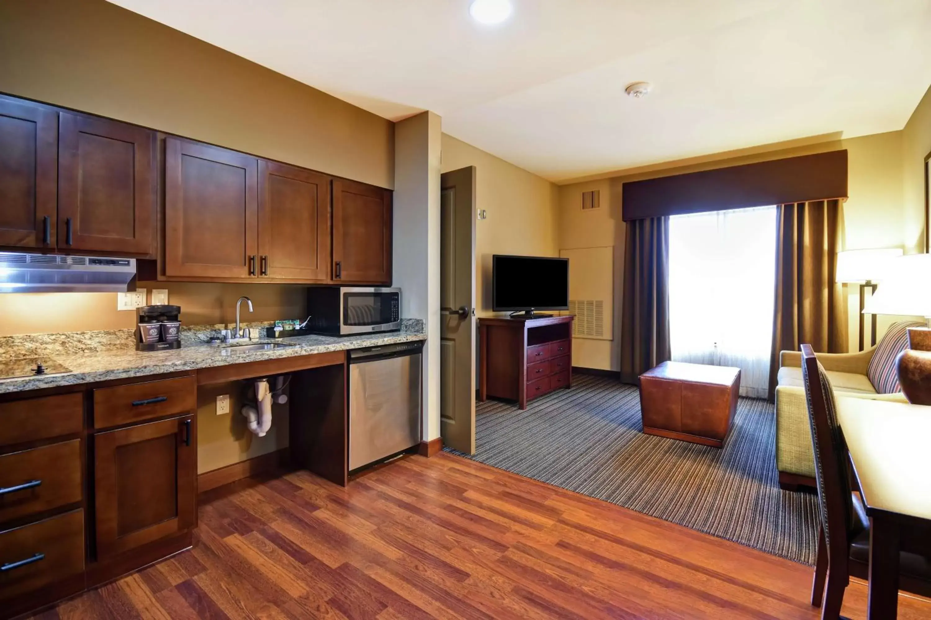 Bedroom, Kitchen/Kitchenette in Homewood Suites by Hilton Kalispell
