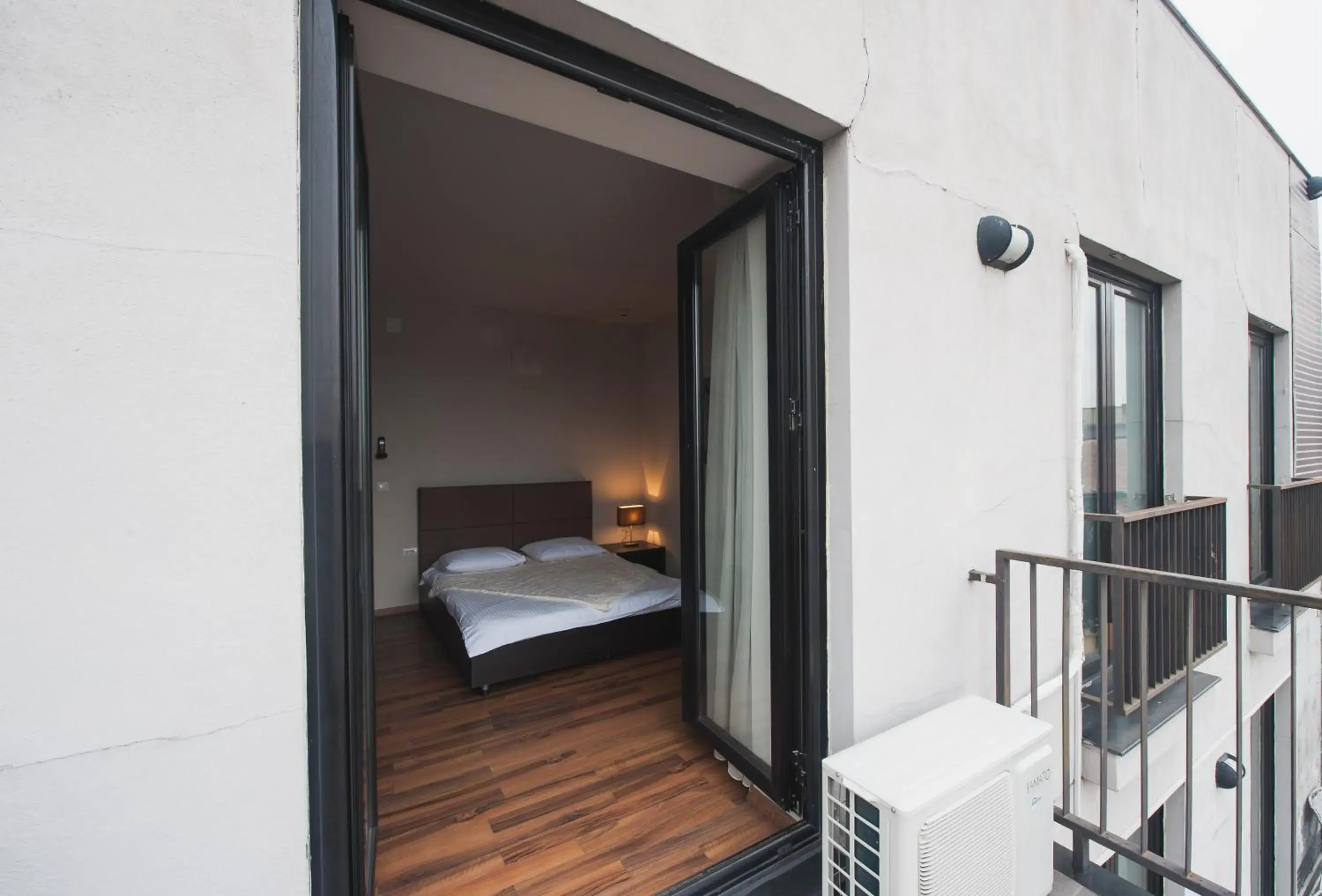 Balcony/Terrace, Bed in Hotel Hemingway Residence