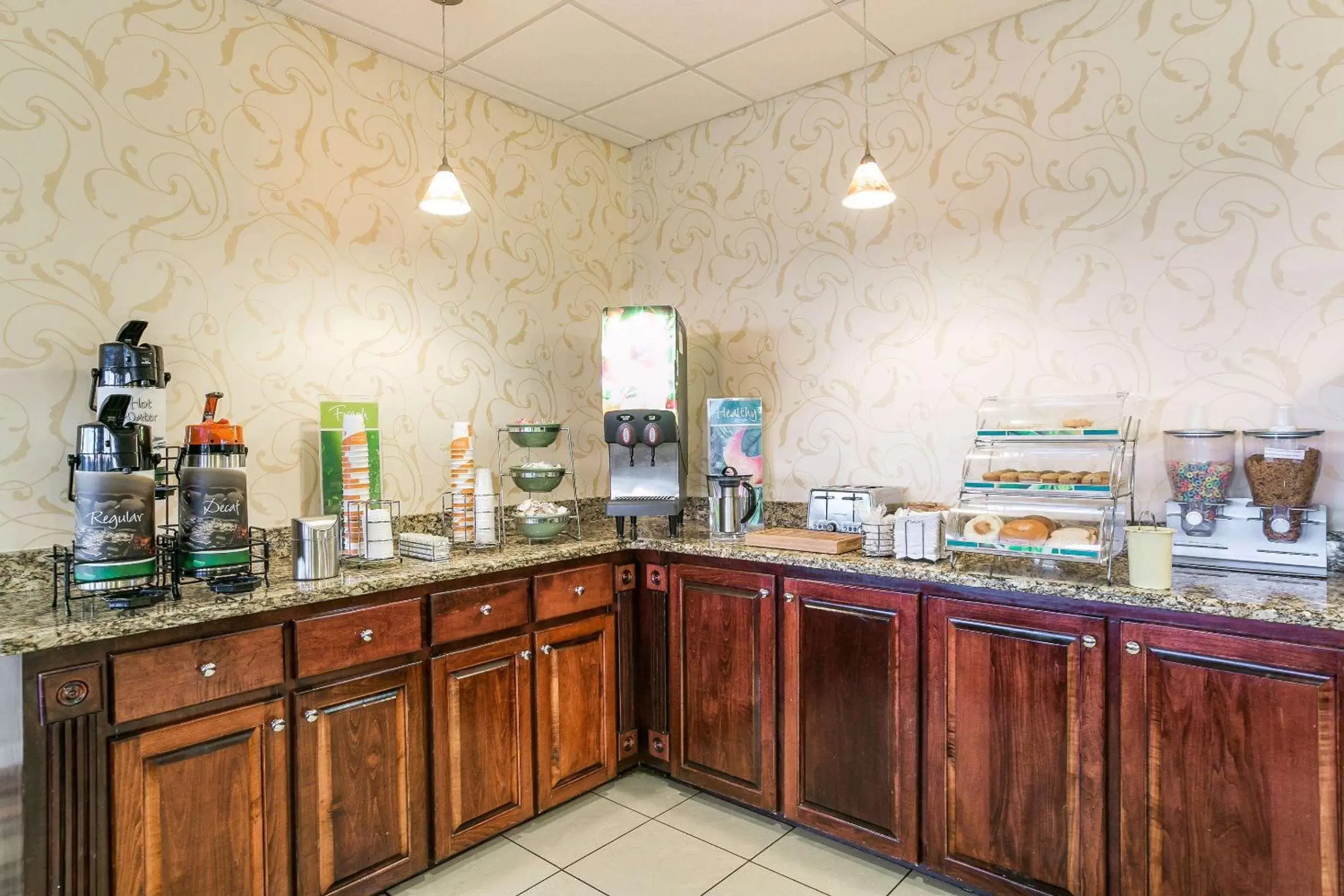 Restaurant/Places to Eat in Quality Inn & Suites Eufaula