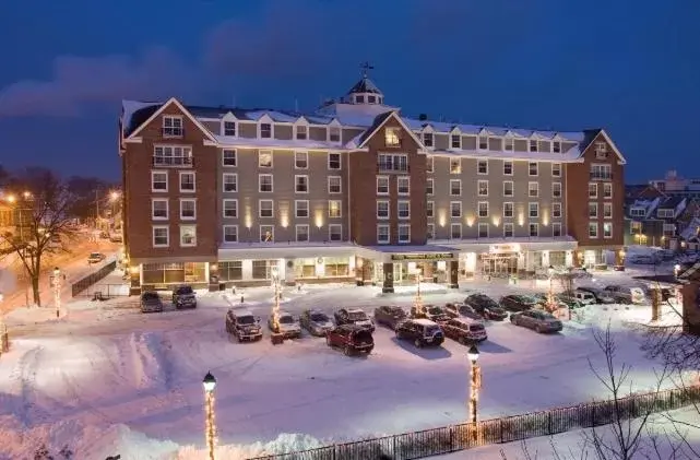 Property building, Winter in Salem Waterfront Hotel & Suites