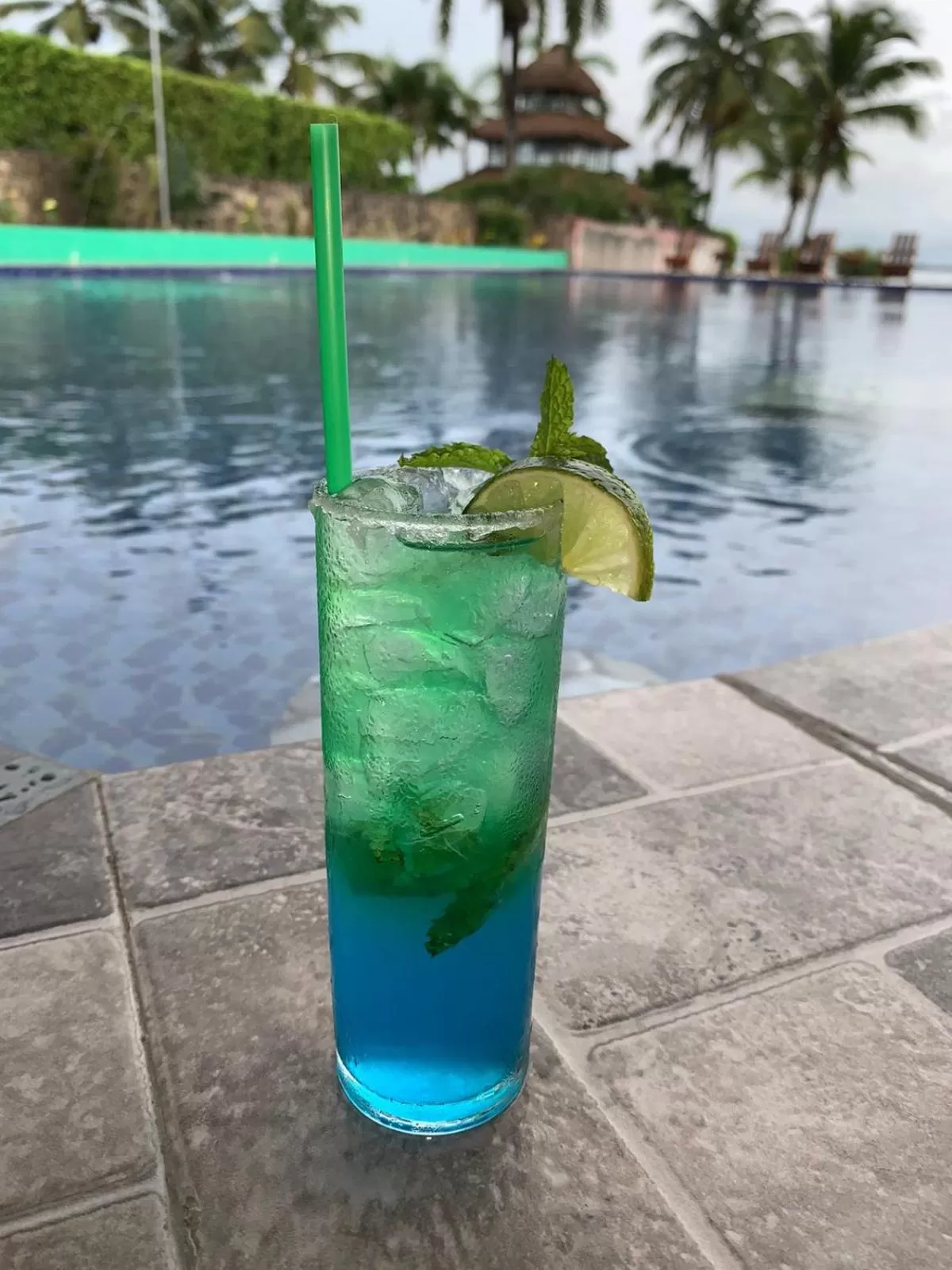 Swimming pool in Sunshine View Hotel and Restaurant