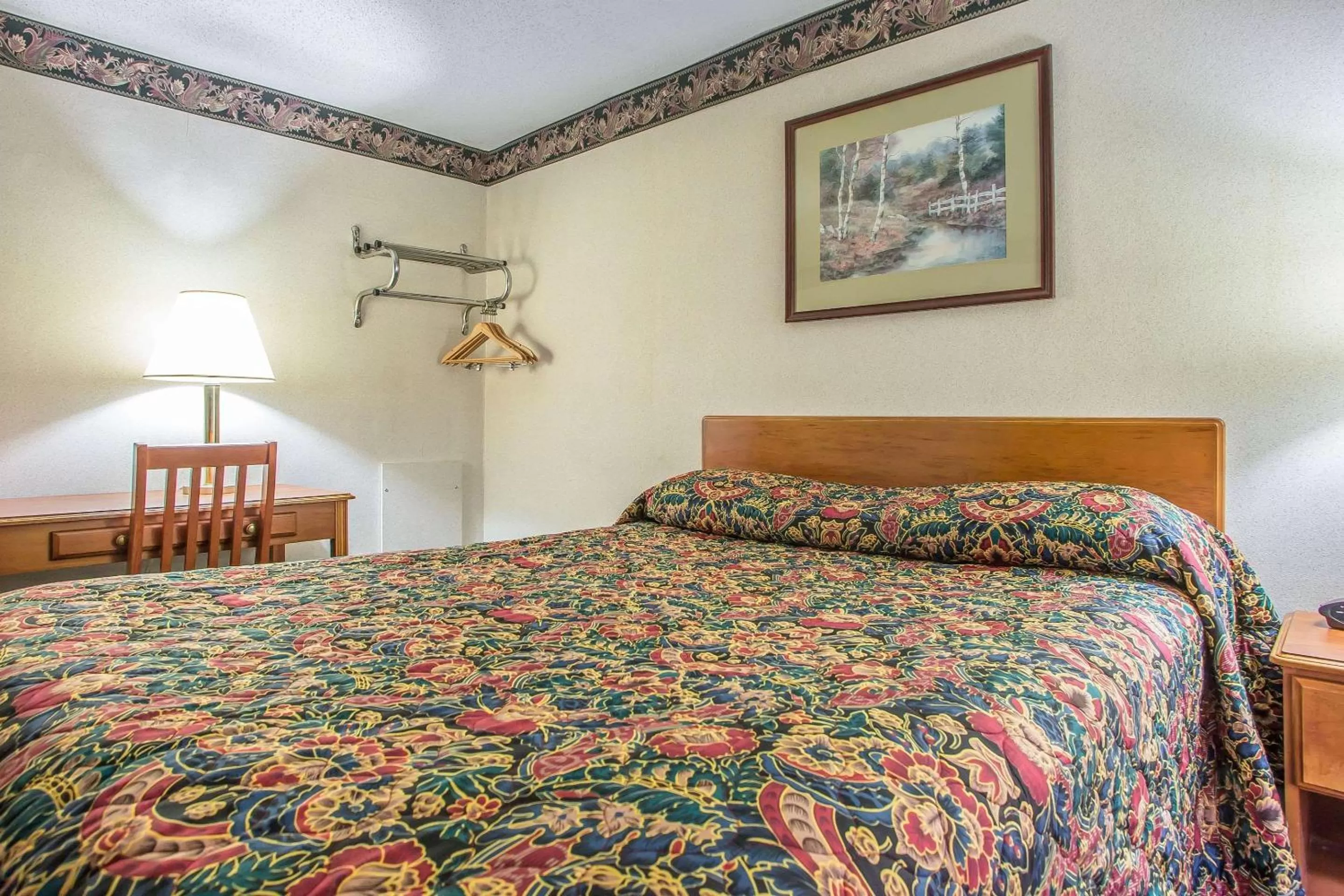 Photo of the whole room in Rodeway Inn