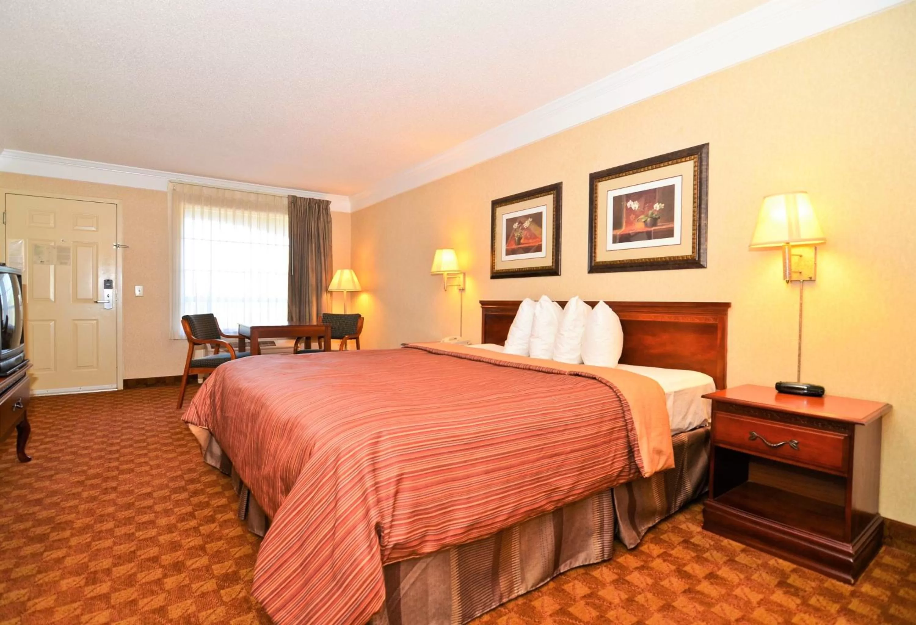Photo of the whole room, Bed in Peach State Inn & Suites