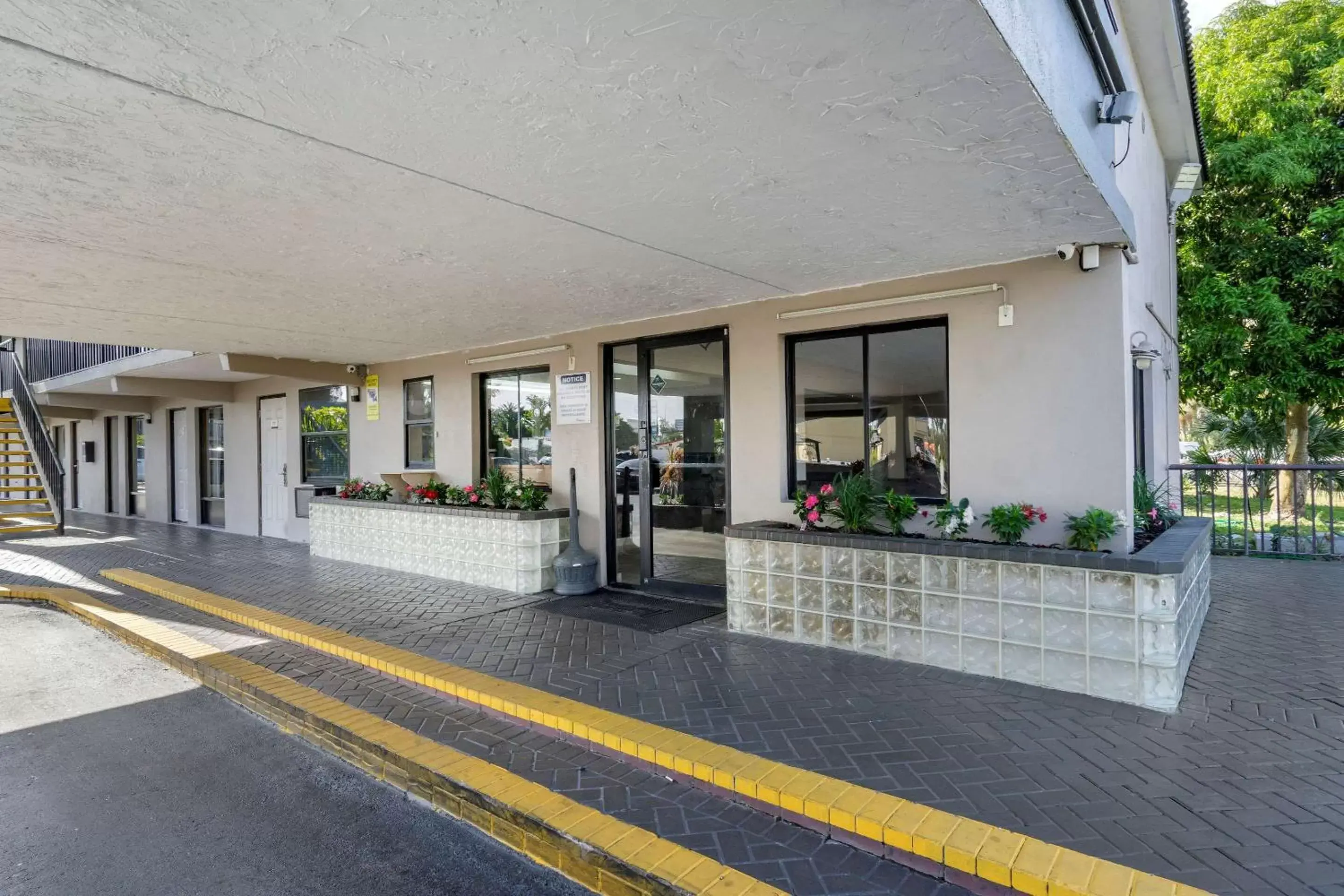Property building in Rodeway Inn Clearwater-Dunedin Property building in Rodeway Inn Clearwater-Dunedin