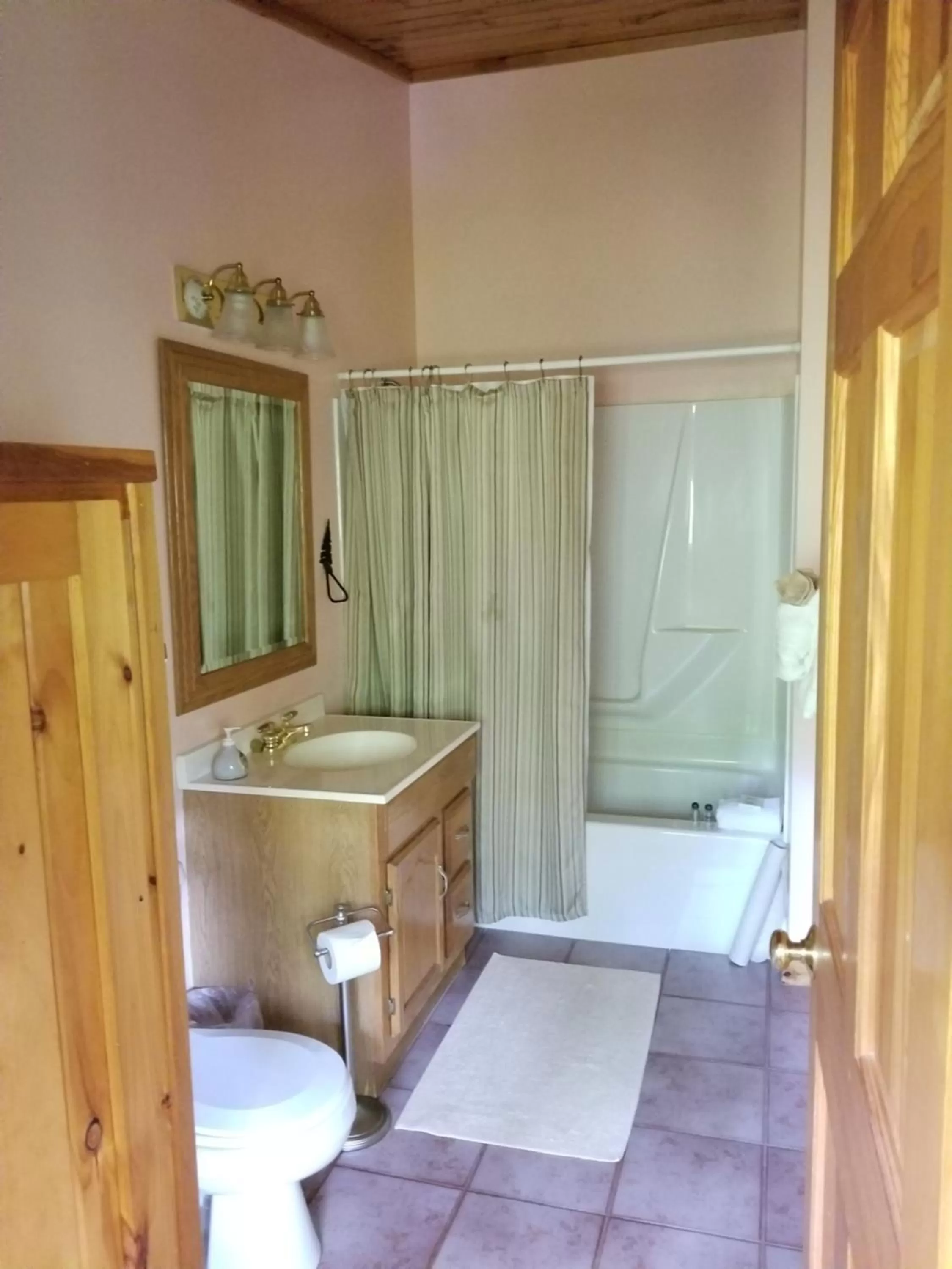 Bathroom in Trails End Inn