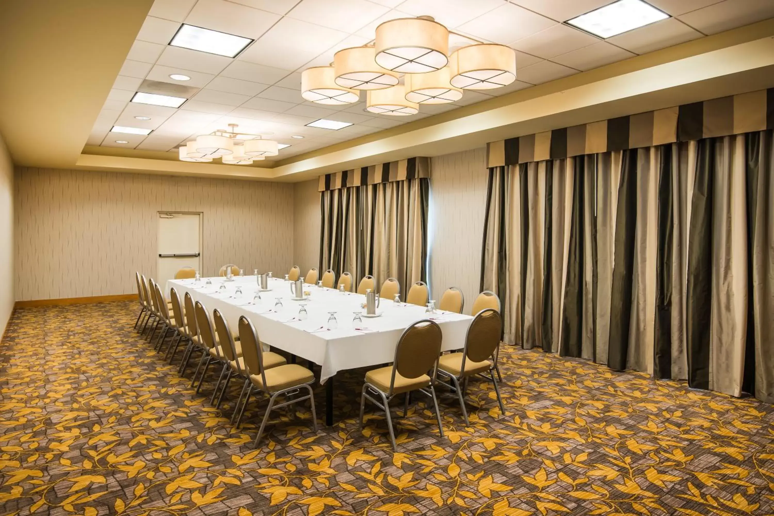 Meeting/conference room in Crowne Plaza San Francisco Airport, an IHG Hotel