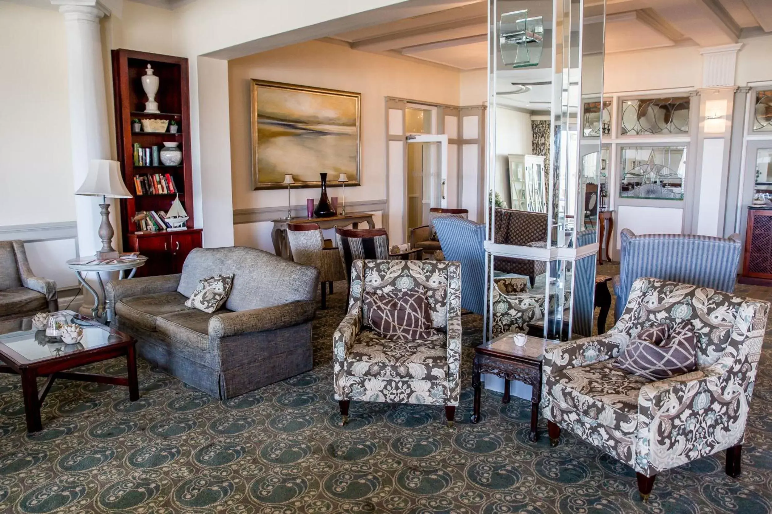 Lounge or bar, Seating Area in The Beach Hotel