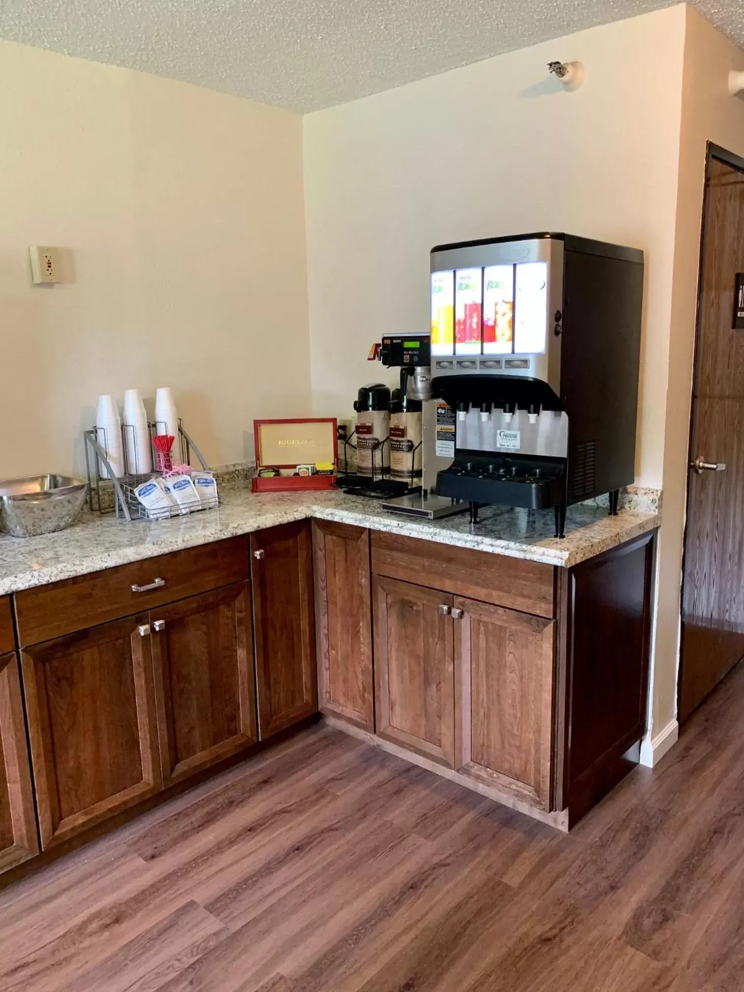 Breakfast, Kitchen/Kitchenette in The Covered Bridge Inn