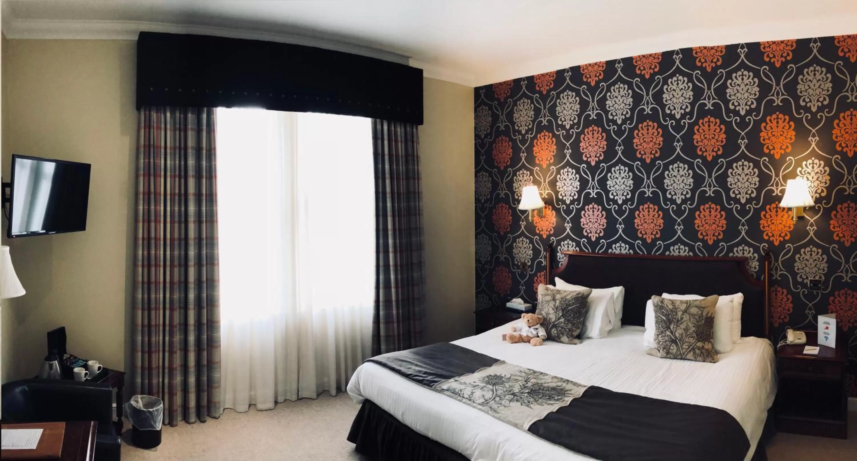 Bedroom, Bed in Dryburgh Abbey Hotel