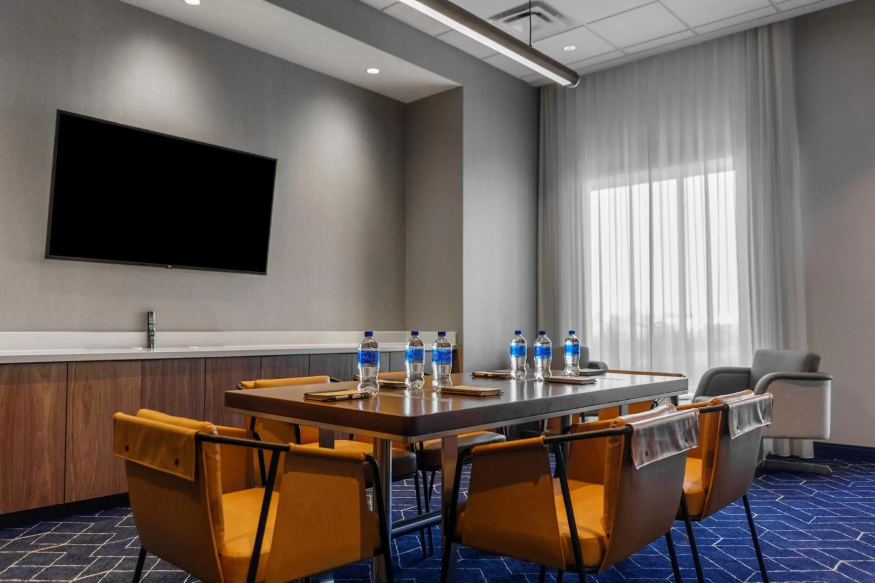Meeting/conference room, TV/Entertainment Center in Courtyard by Marriott Indianapolis Fishers