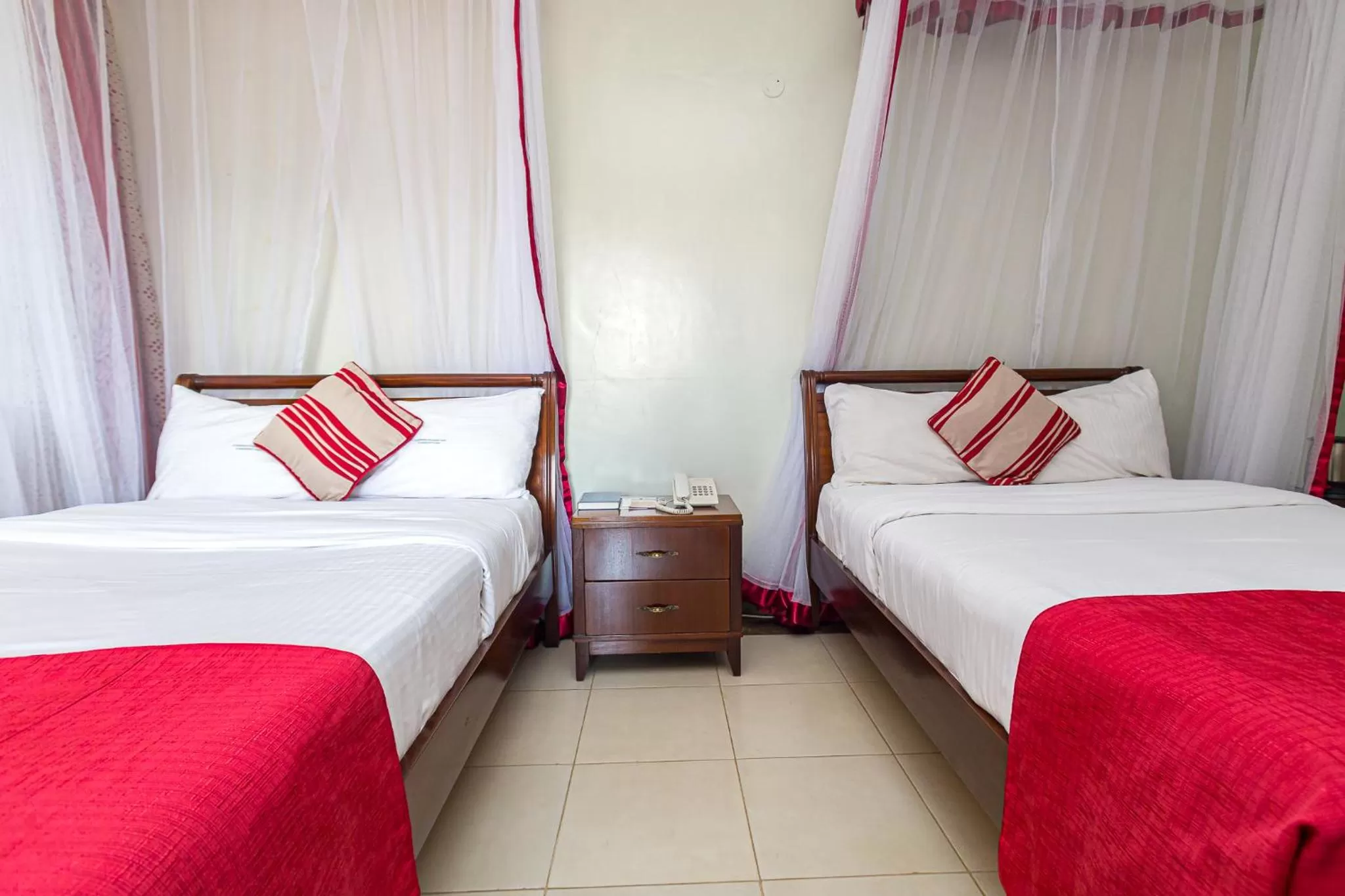 Photo of the whole room, Bed in Desmond Tutu Conference Centre