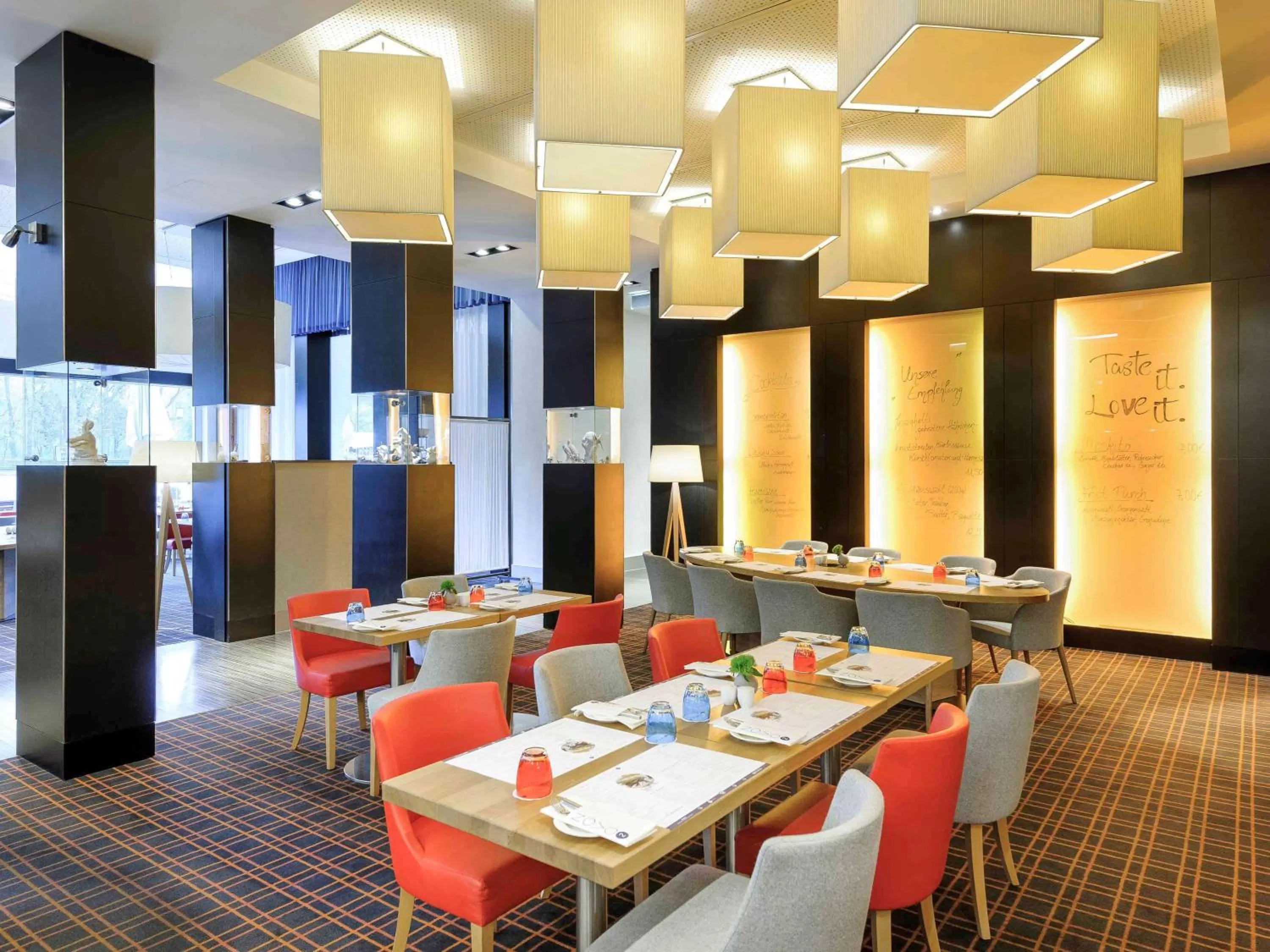 Lounge or bar in Novotel Berlin Am Tiergarten