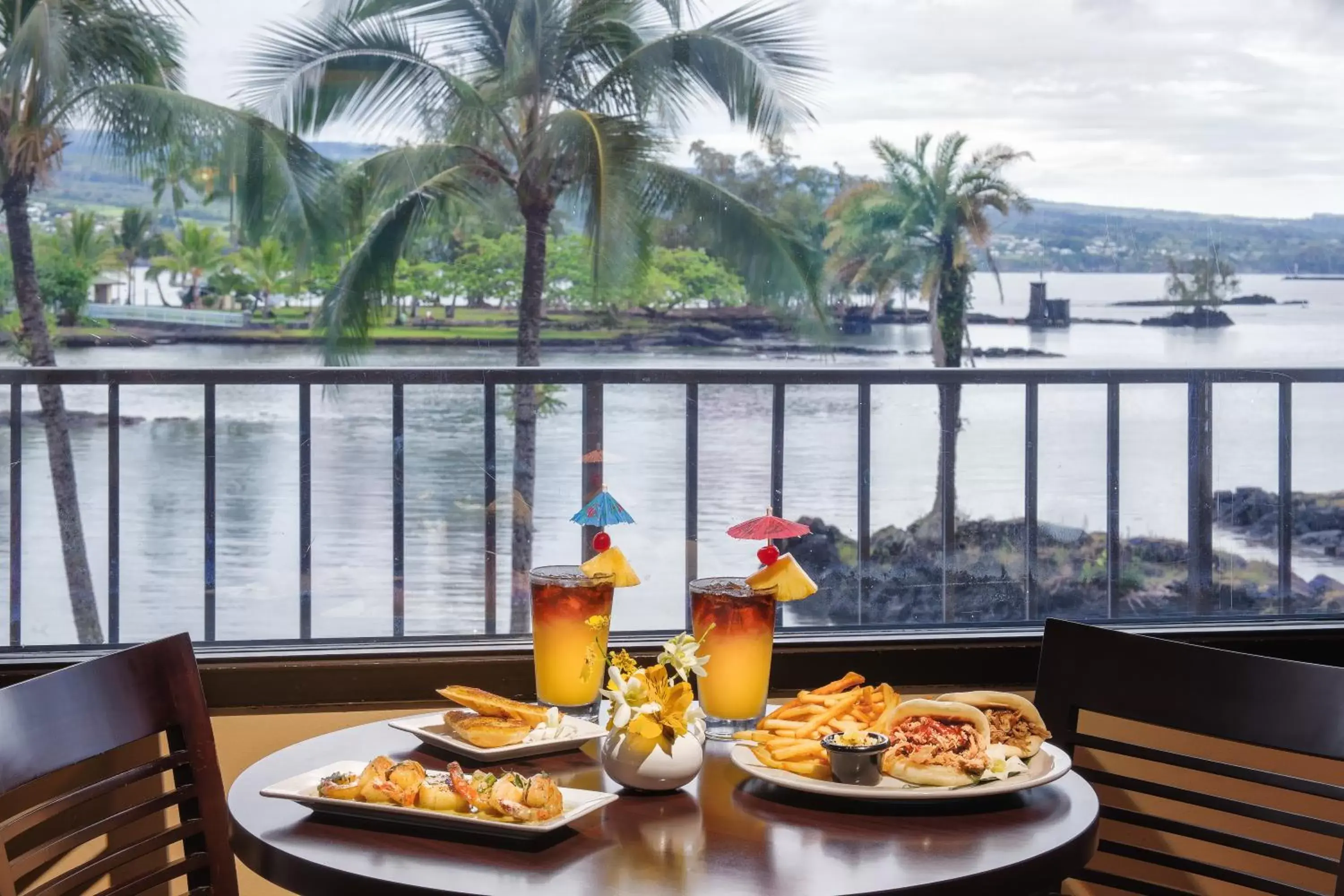 Restaurant/places to eat in Castle Hilo Hawaiian Hotel