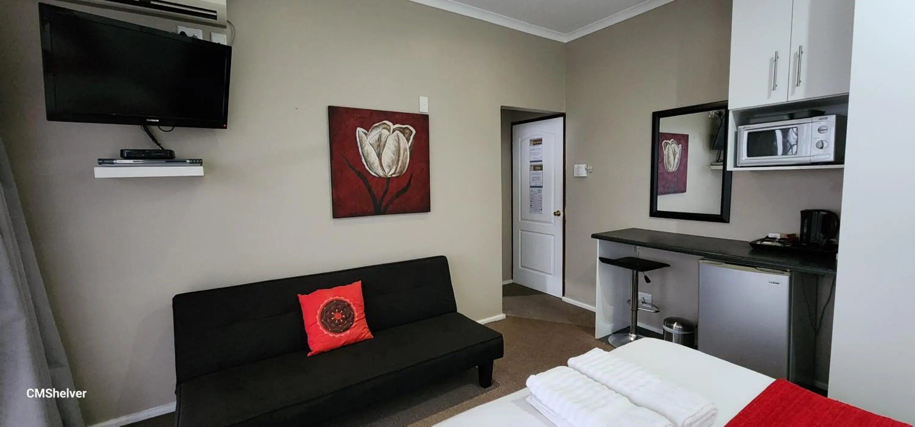 Bedroom, TV/Entertainment Center in See More Guest House