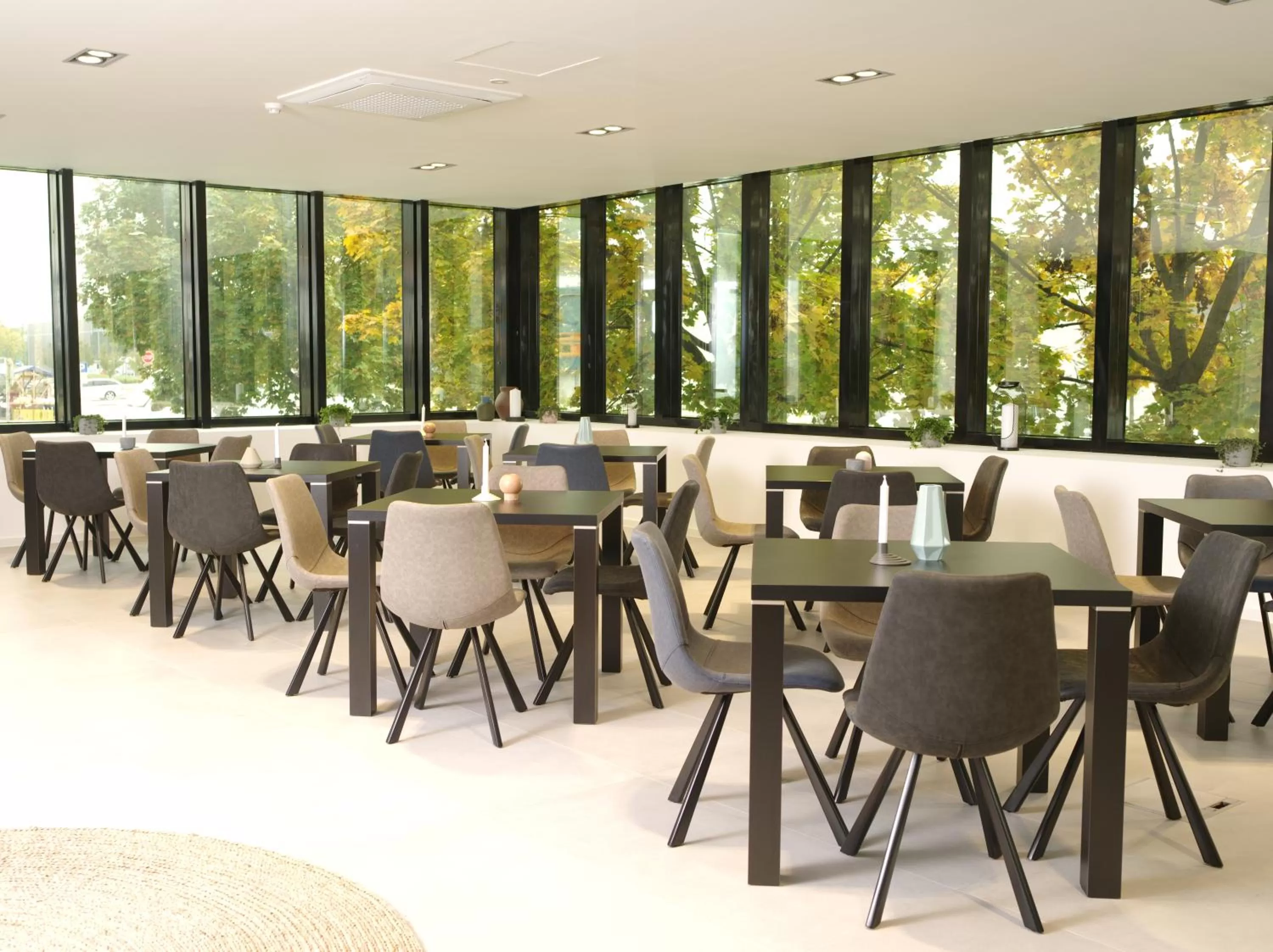 Dining area in Hotel Cubis