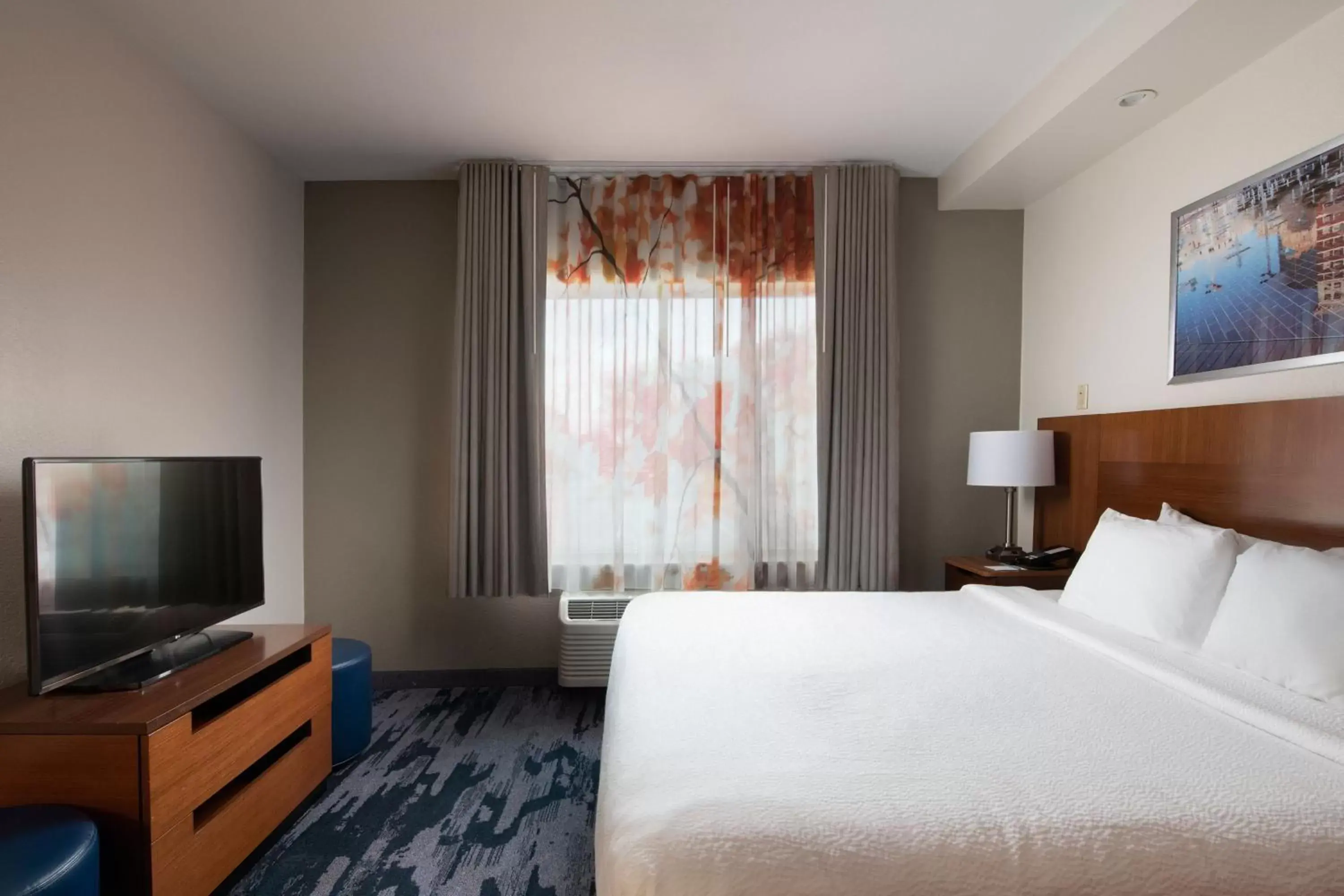 Bedroom, TV/Entertainment Center in Fairfield by Marriott Inn & Suites Fossil Creek