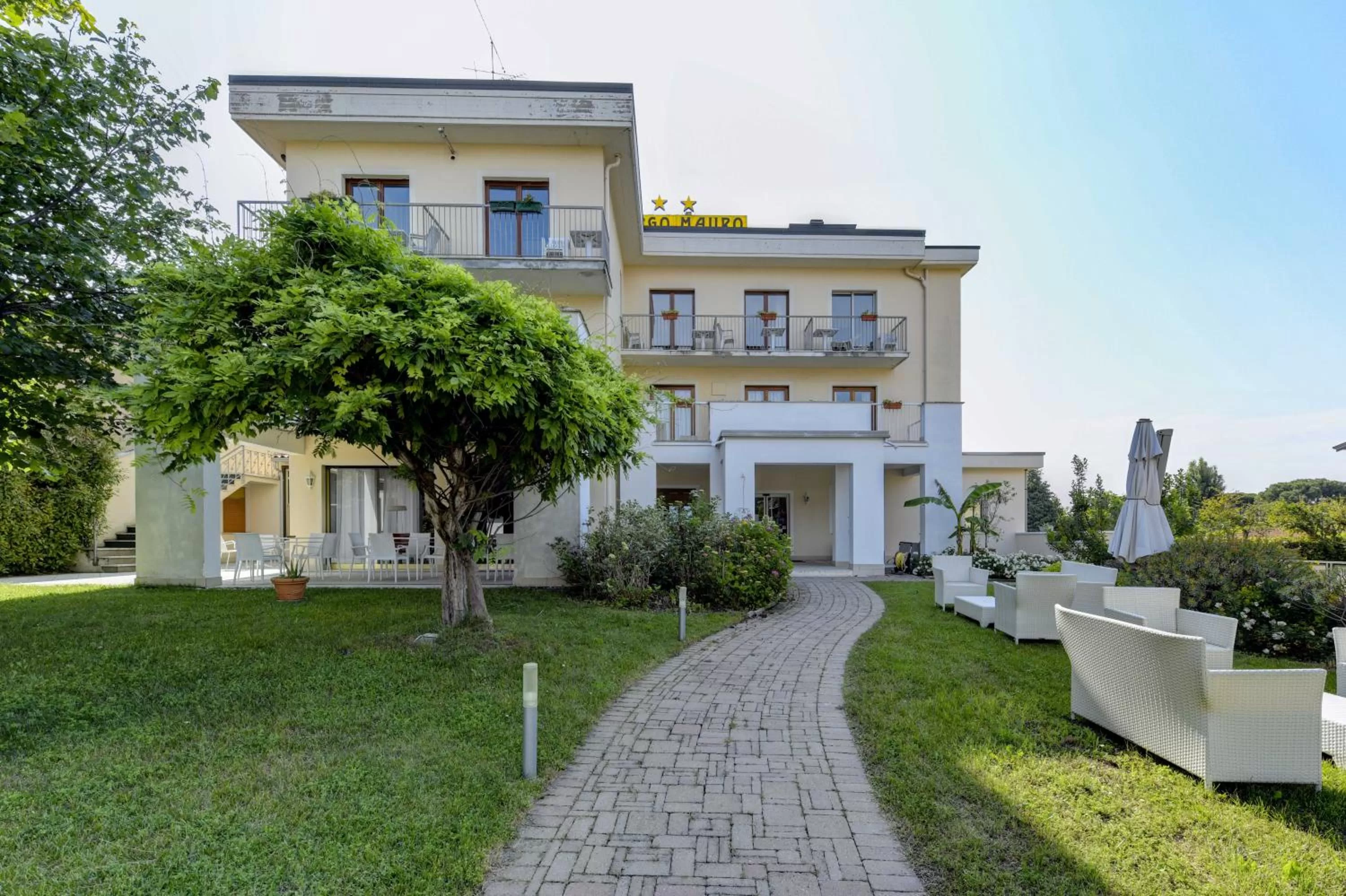 Property building in Hotel Arya by Mauro