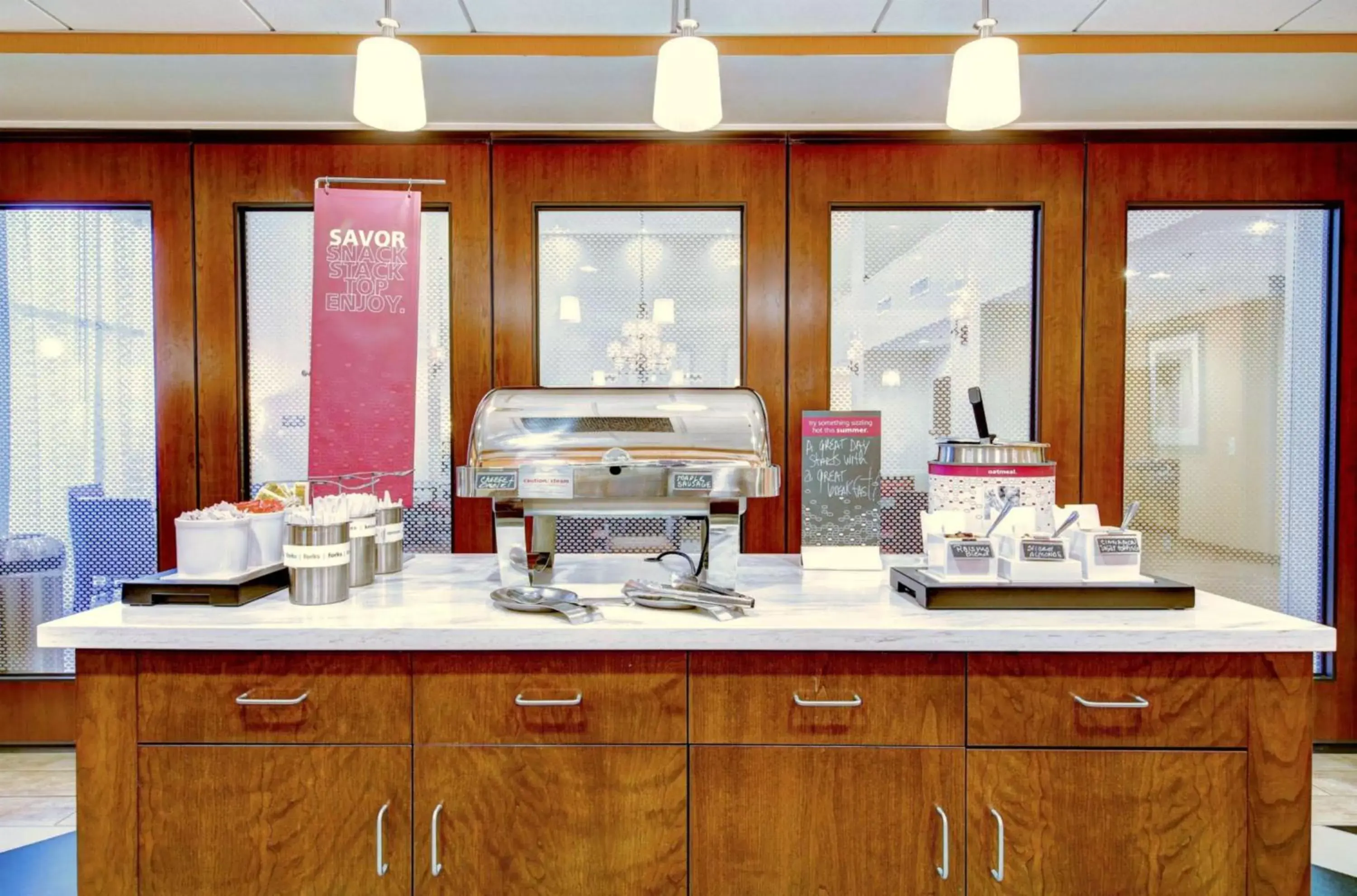 Dining area, Kitchen/Kitchenette in Hampton Inn & Suites Harrisburg