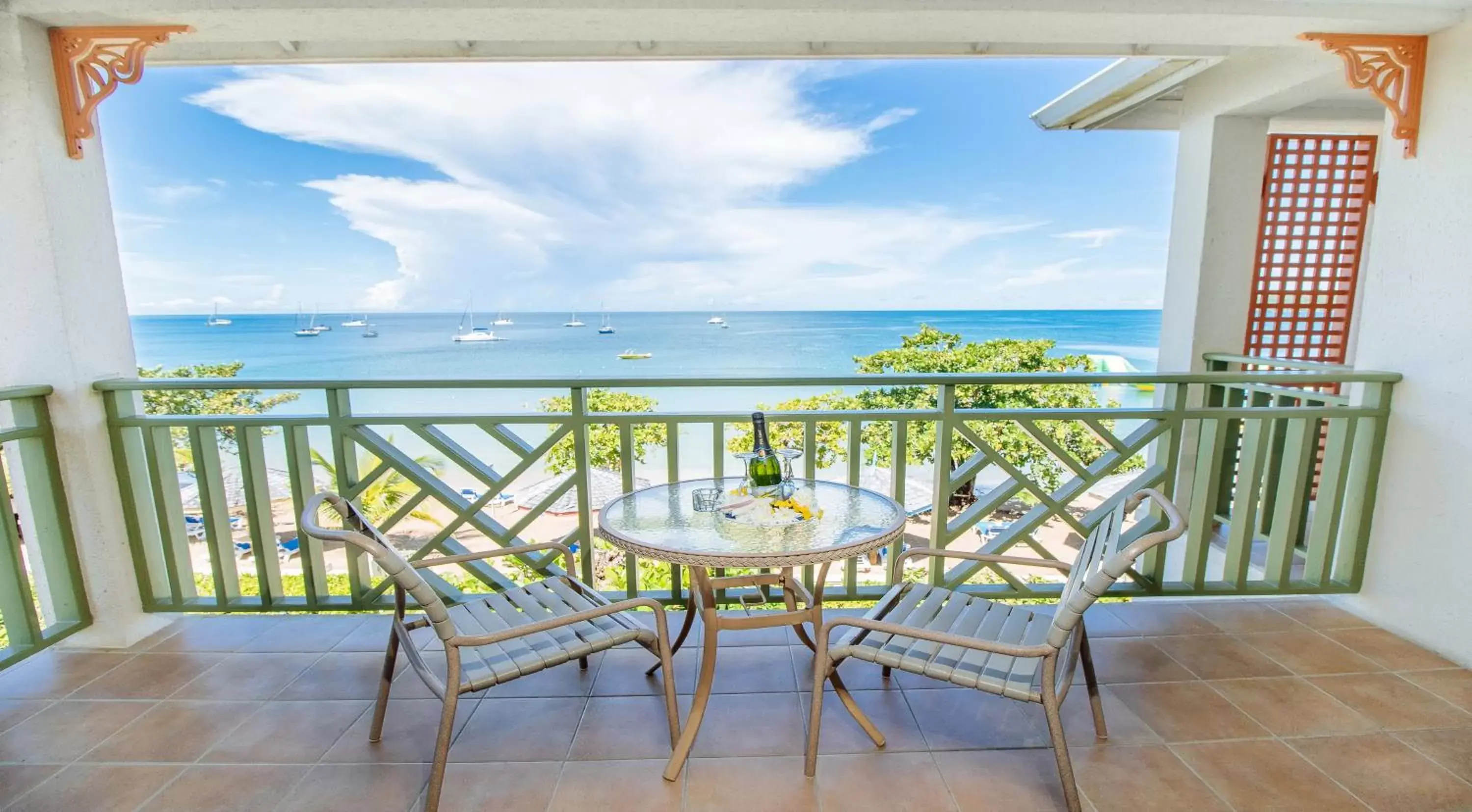 Deluxe Beach Front Double in Bay Gardens Beach Resort & Spa Deluxe Beach Front Double in Bay Gardens Beach Resort & Spa